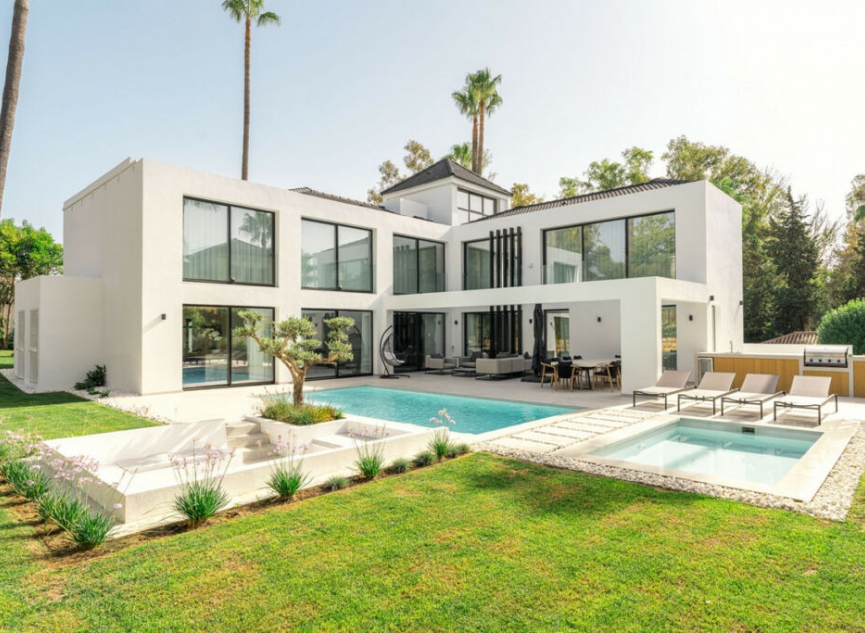 Resale - House -
Nueva Andalucía