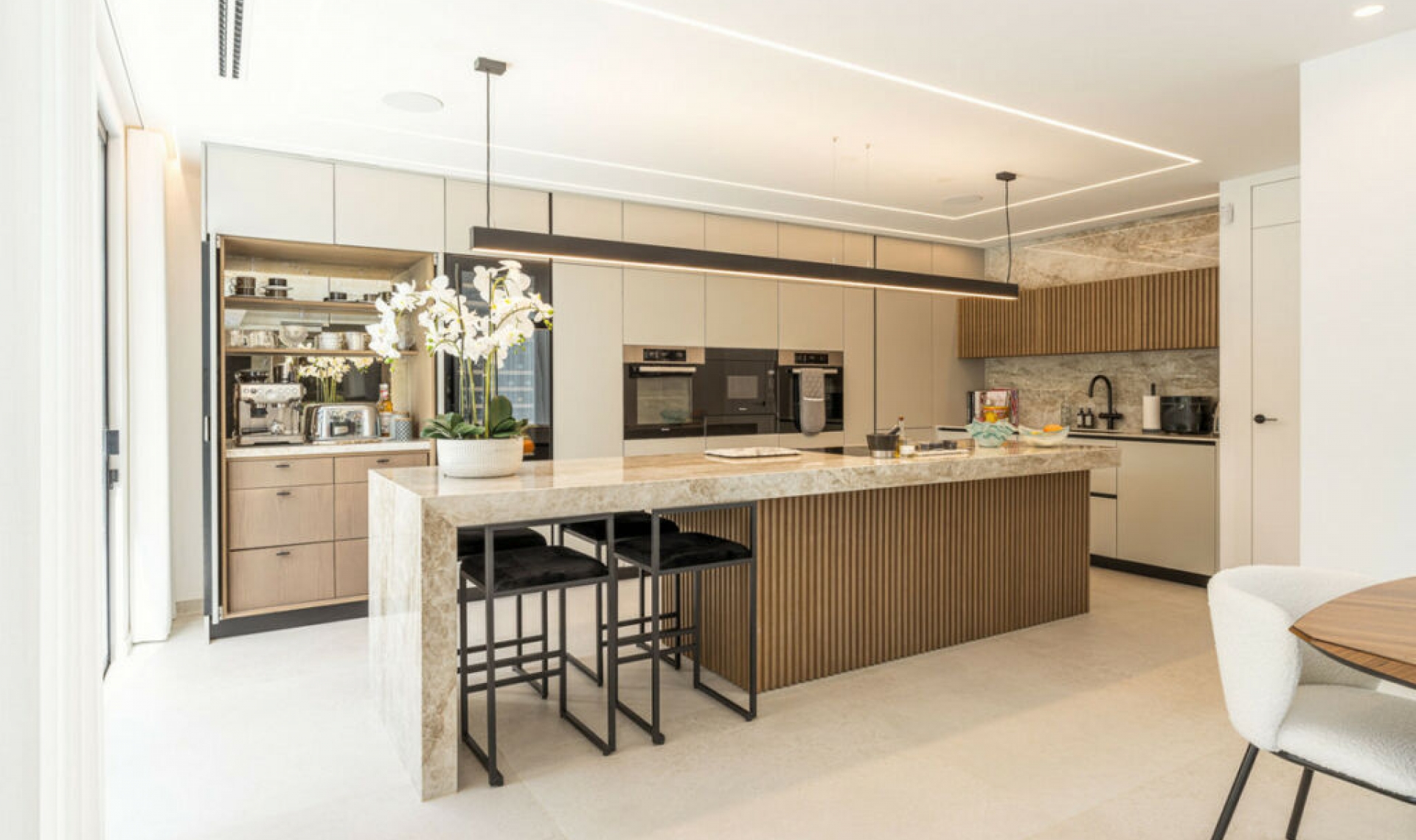 Resale - House -
Nueva Andalucía