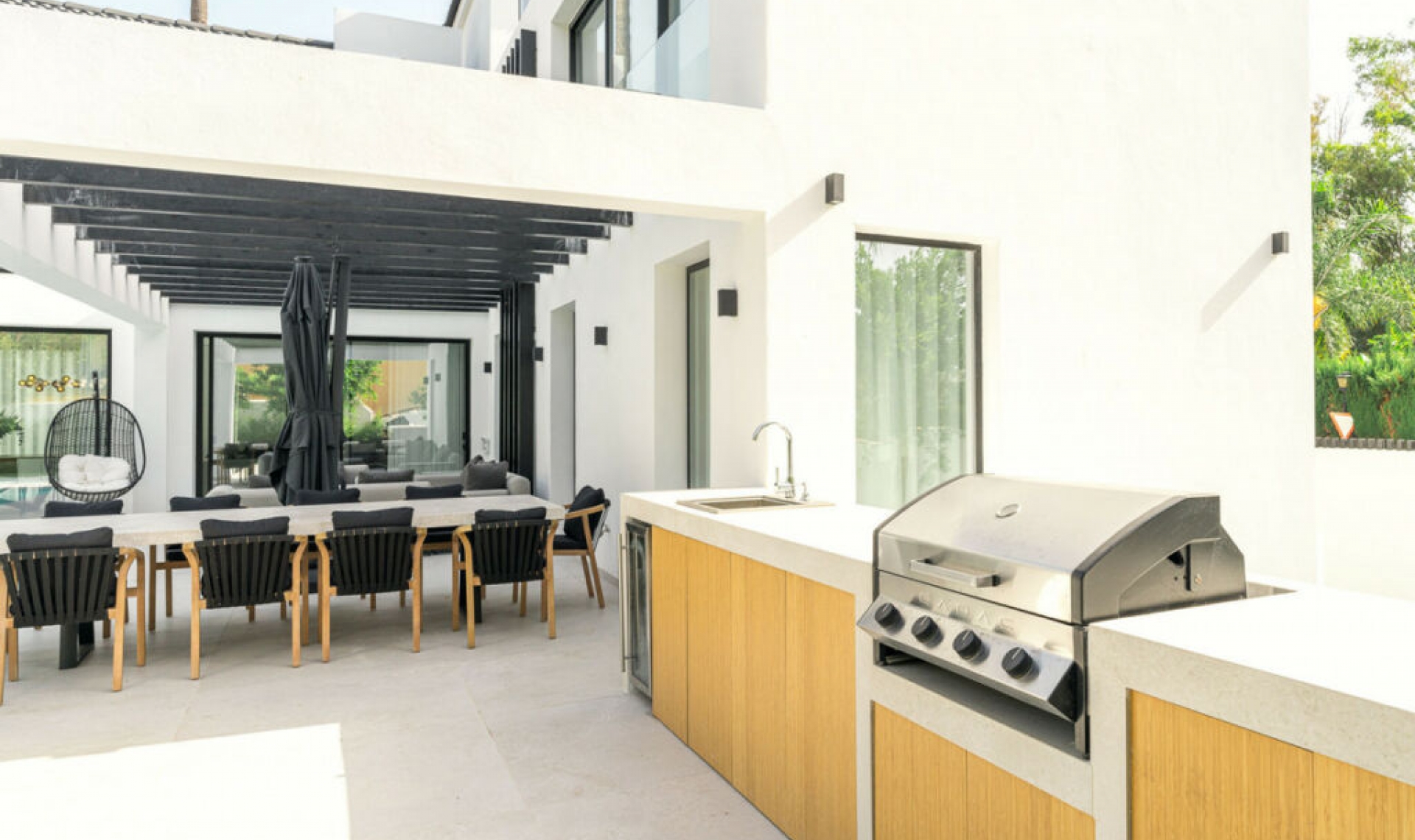 Resale - House -
Nueva Andalucía