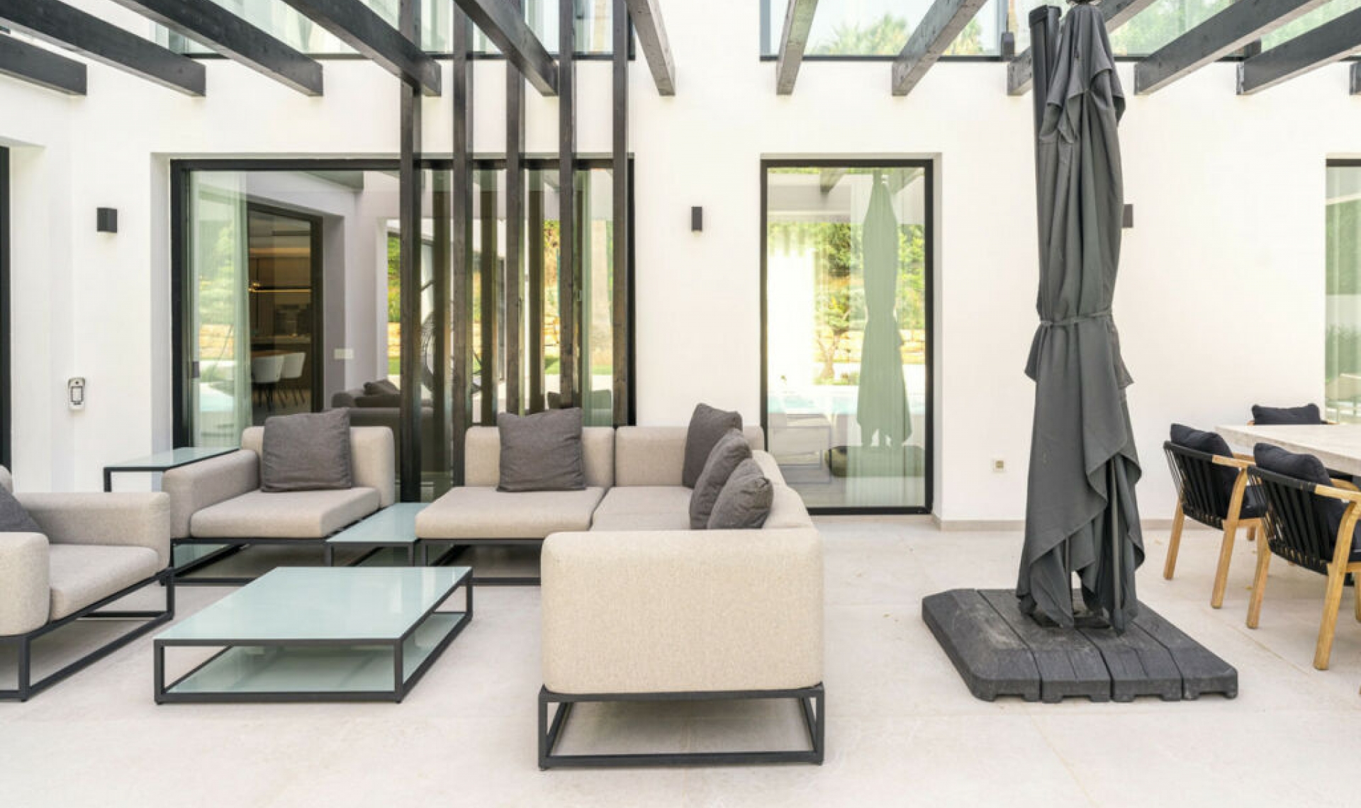 Resale - House -
Nueva Andalucía