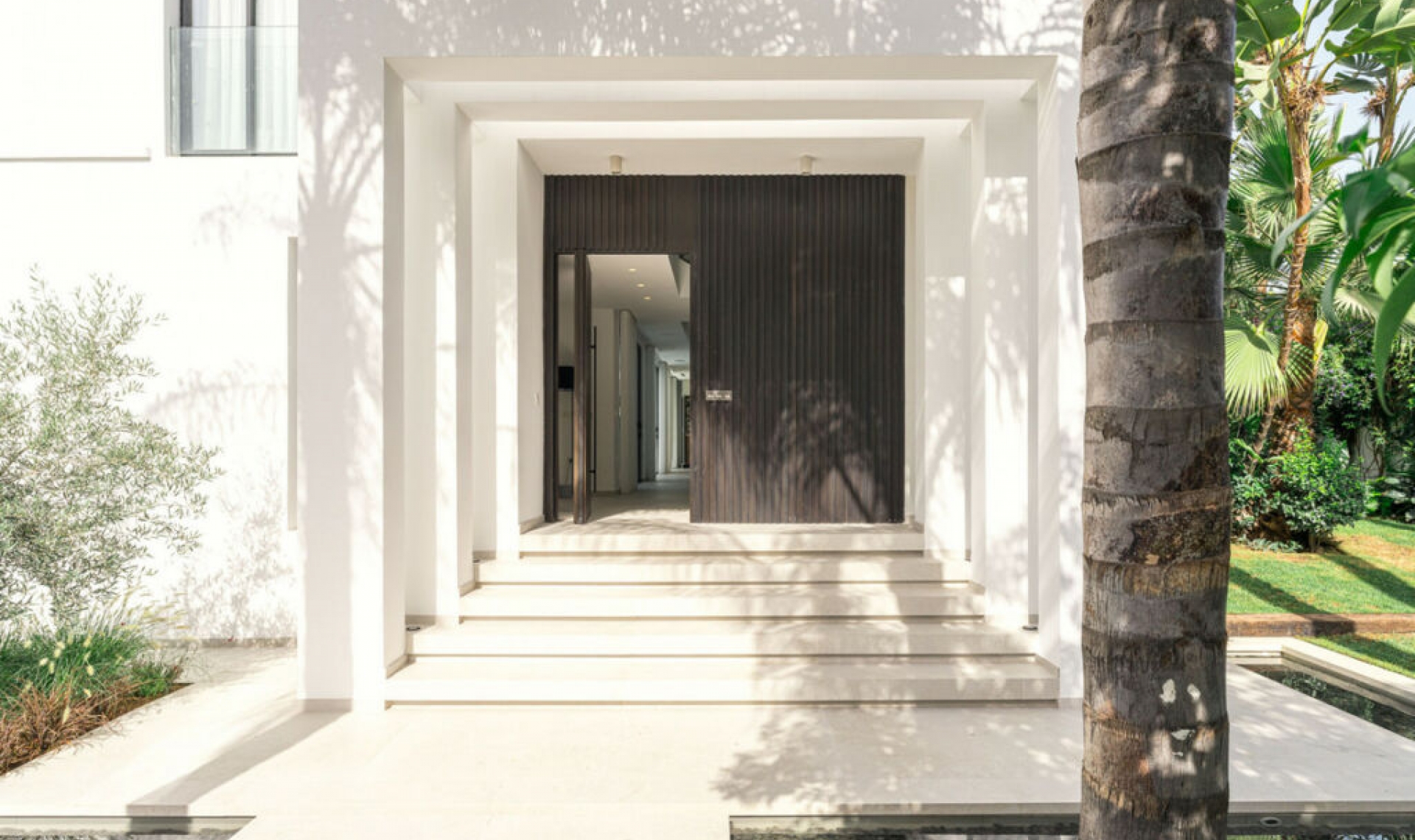 Resale - House -
Nueva Andalucía