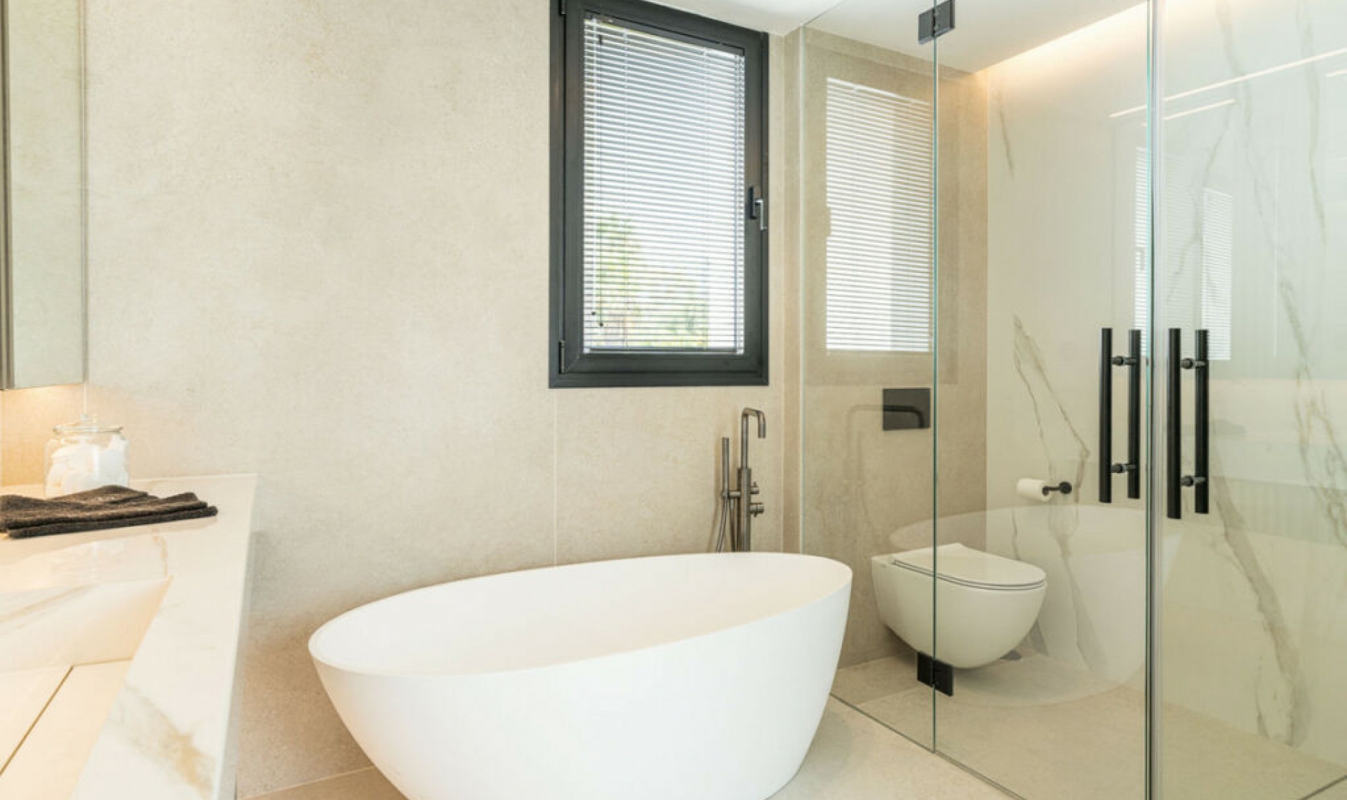 Resale - House -
Nueva Andalucía