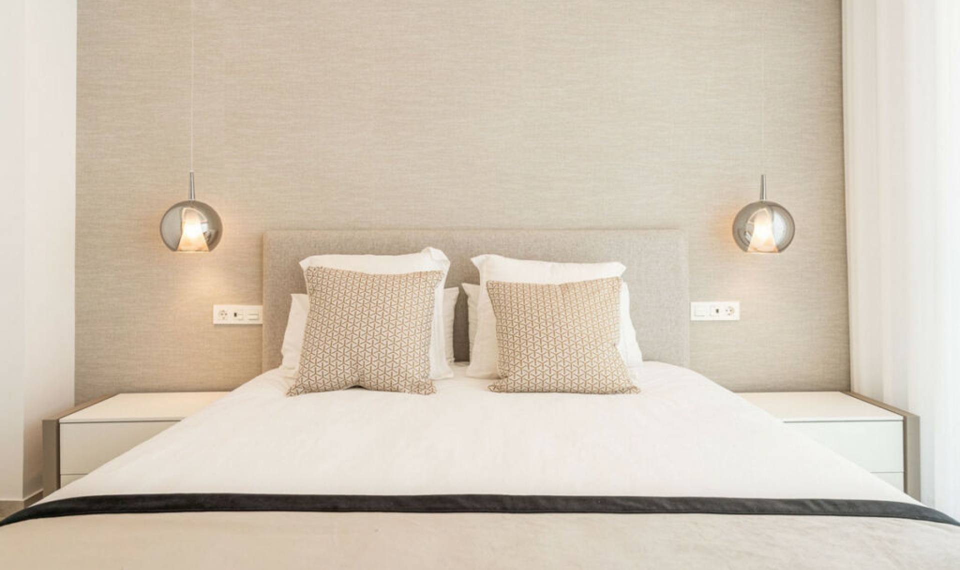 Resale - House -
Nueva Andalucía