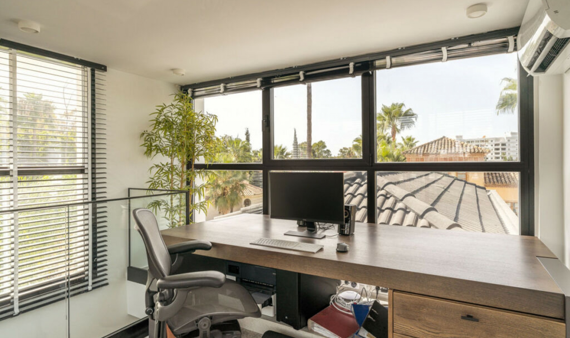 Resale - House -
Nueva Andalucía