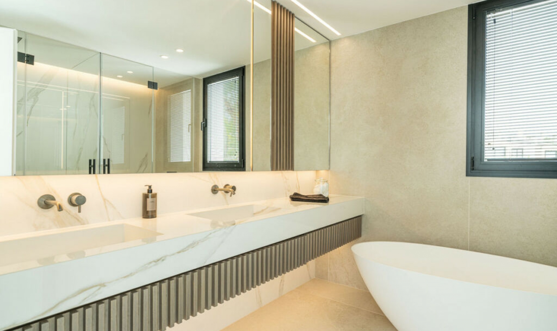 Resale - House -
Nueva Andalucía