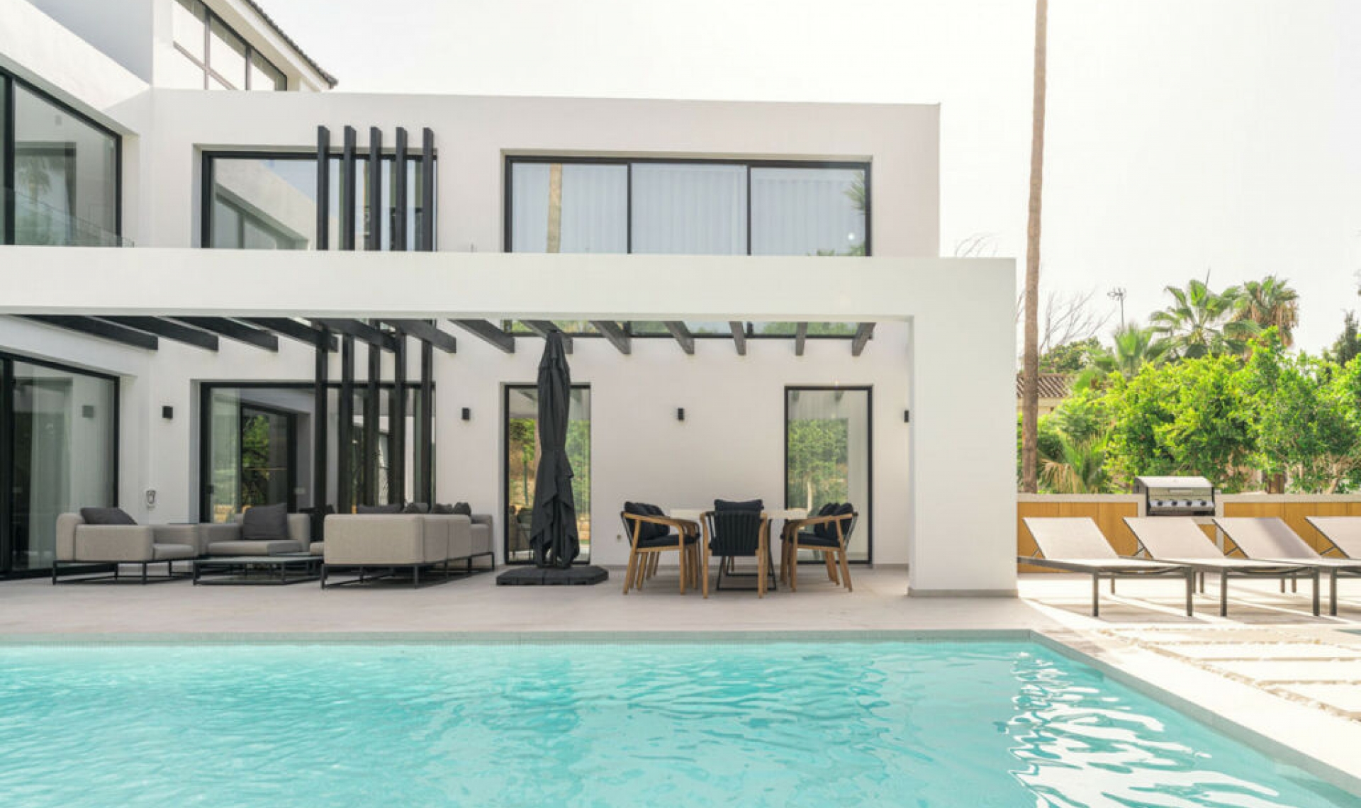 Resale - House -
Nueva Andalucía