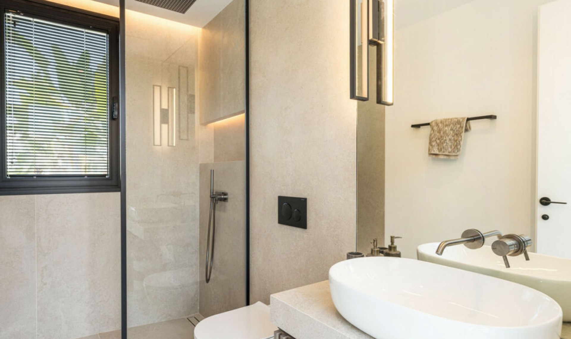 Resale - House -
Nueva Andalucía