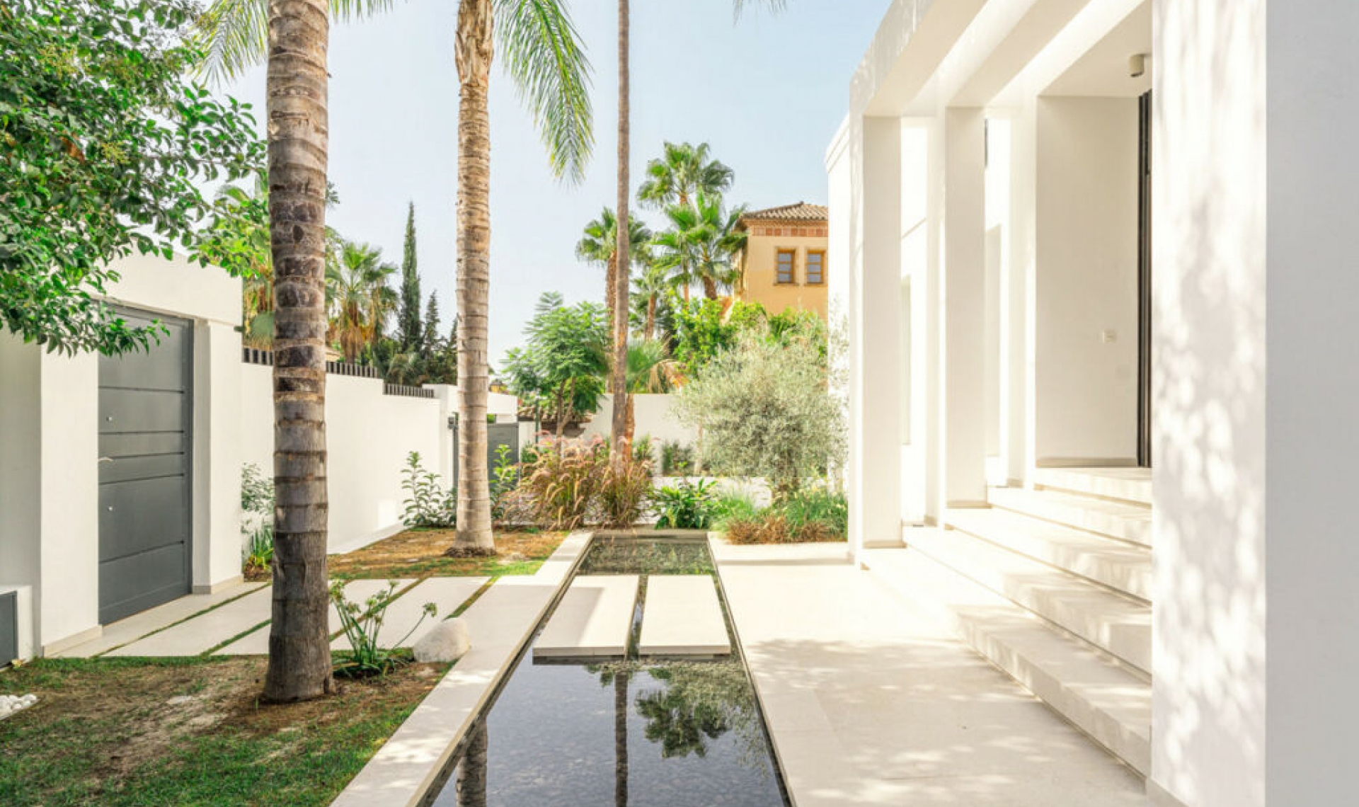 Resale - House -
Nueva Andalucía