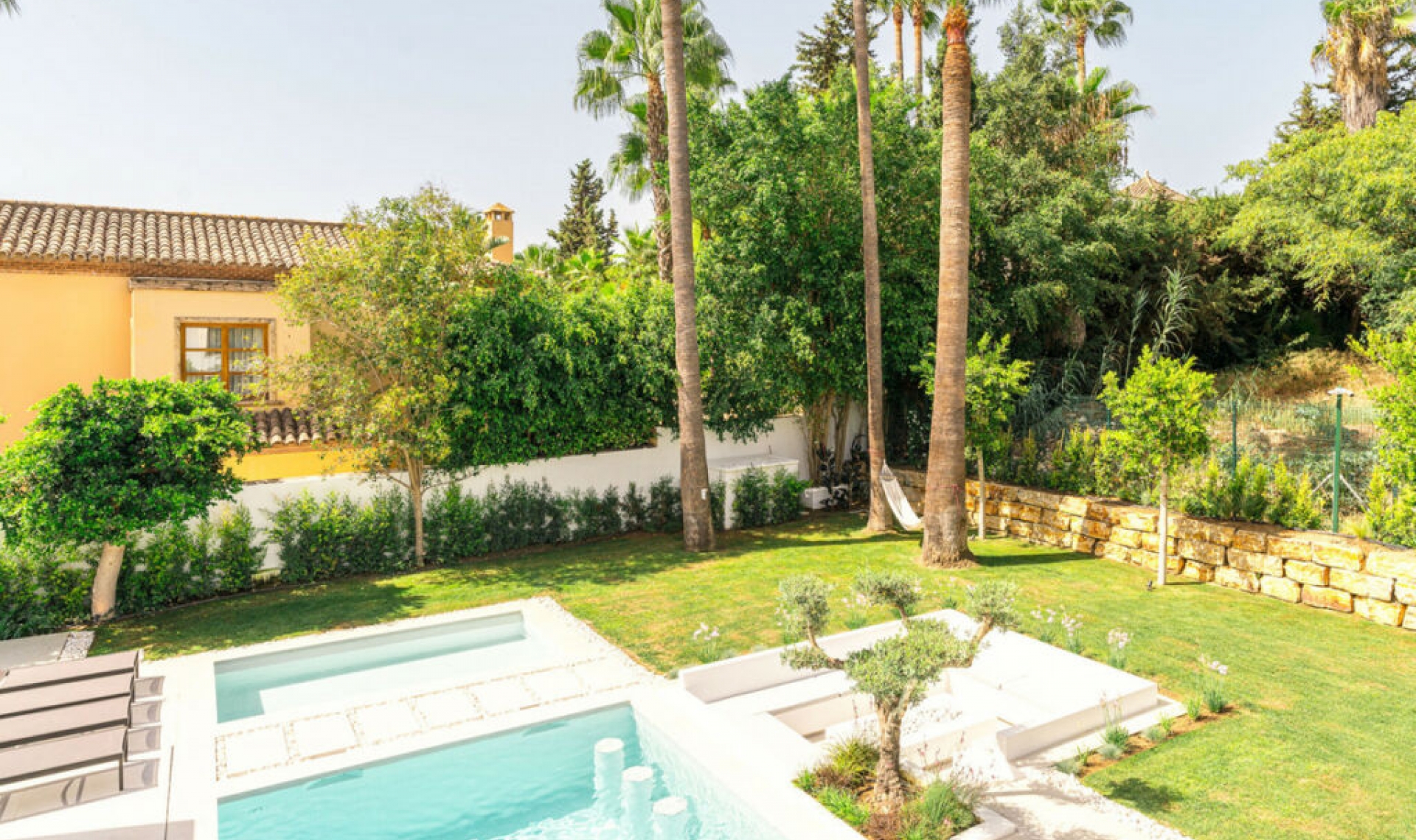 Resale - House -
Nueva Andalucía