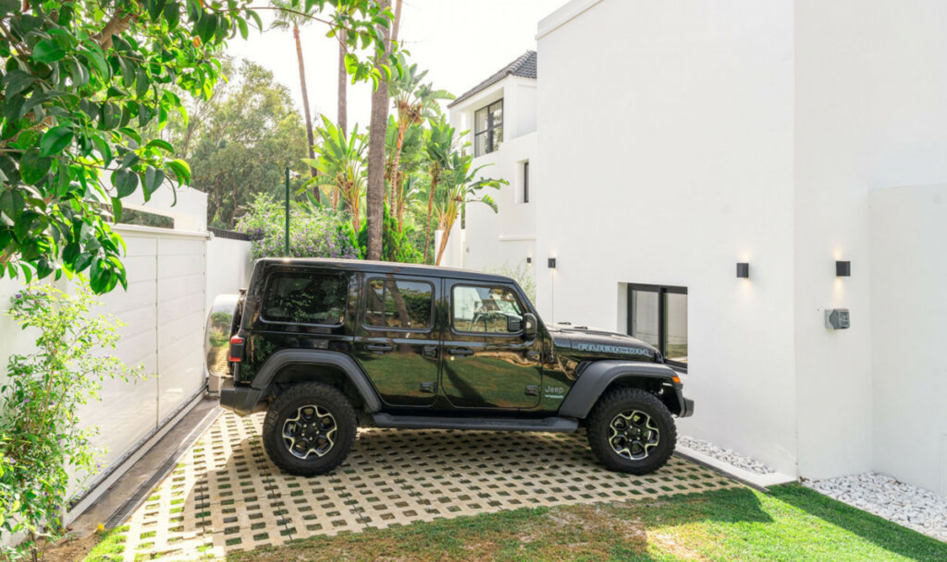 Resale - House -
Nueva Andalucía