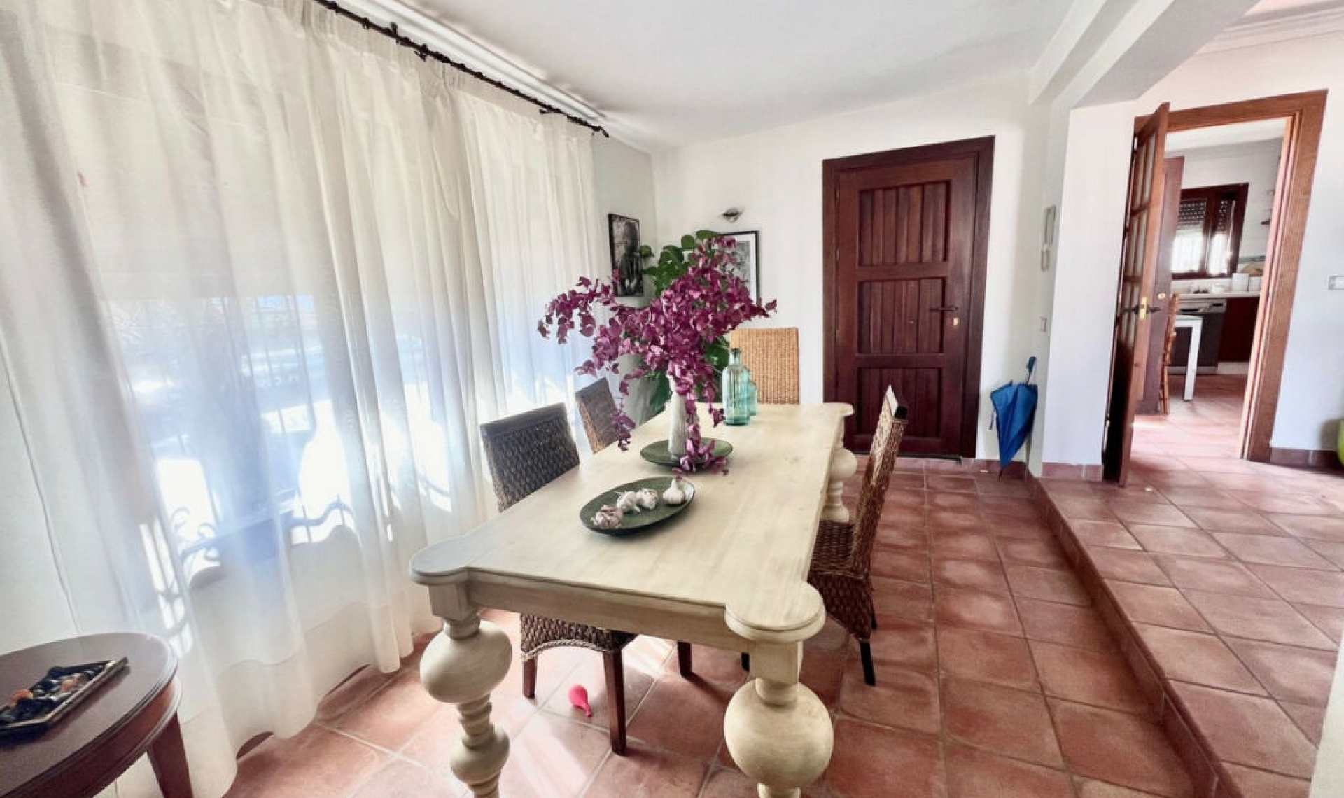 Resale - House -
Nueva Andalucía