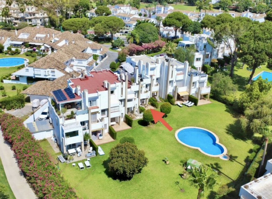 Resale - House -
Nueva Andalucía