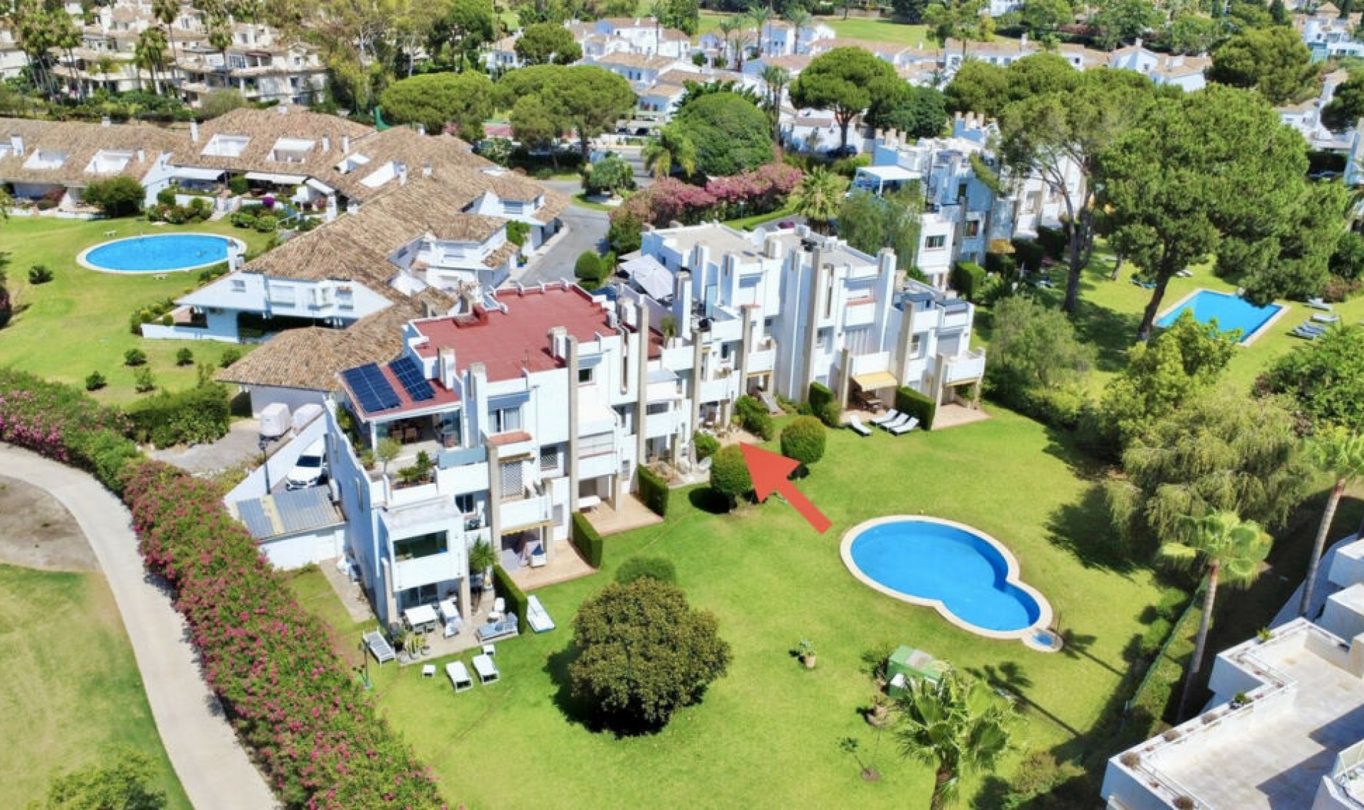 Resale - House -
Nueva Andalucía