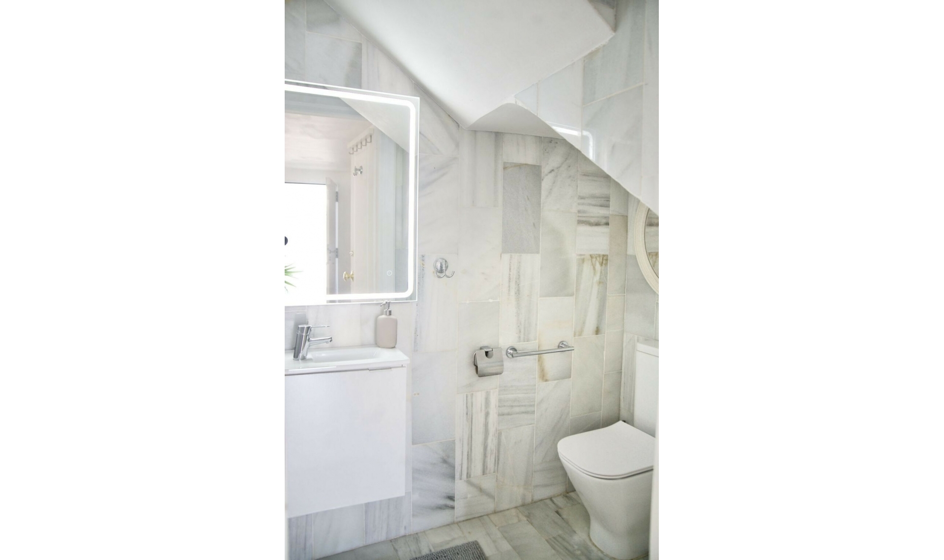 Resale - House -
Nueva Andalucía