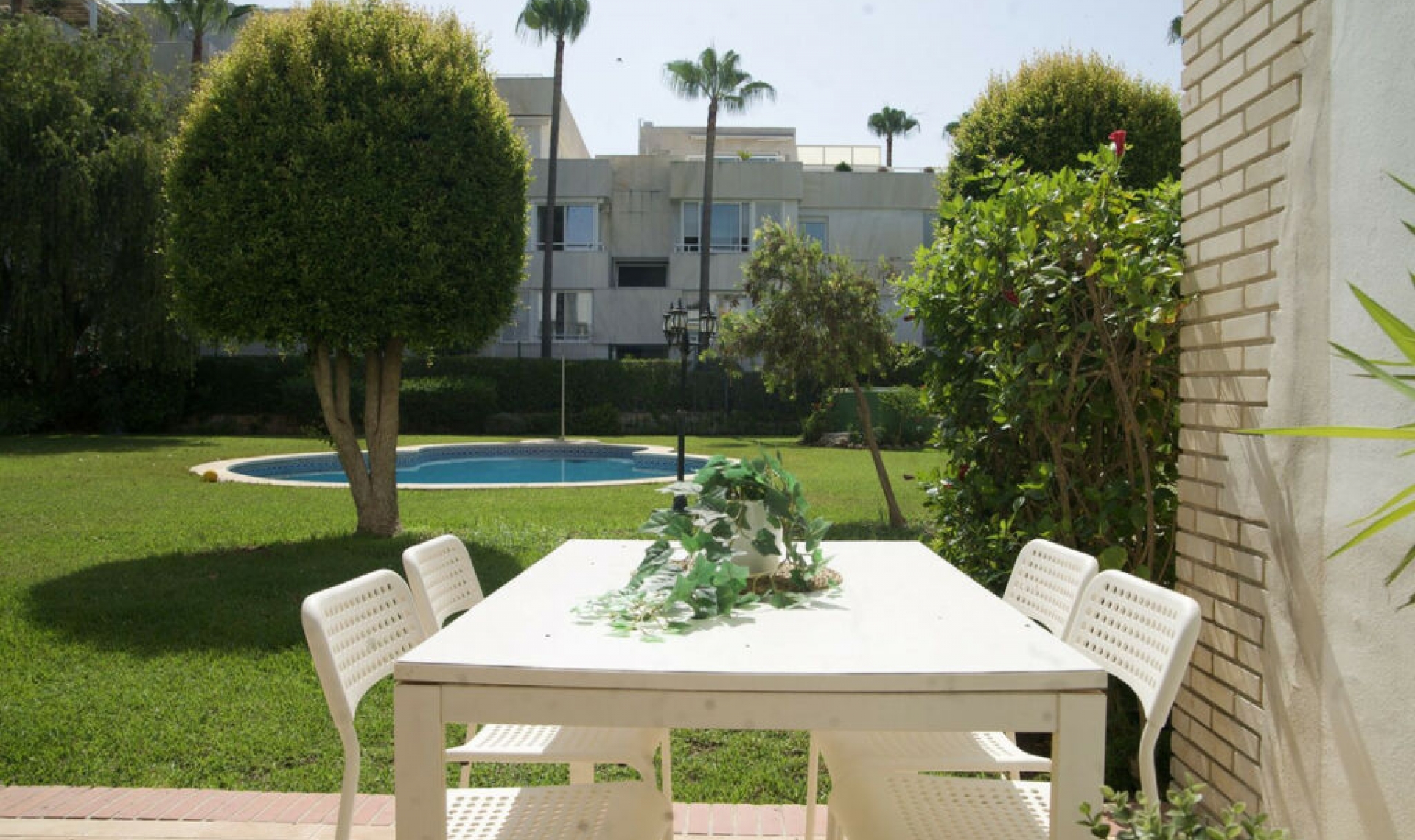 Resale - House -
Nueva Andalucía