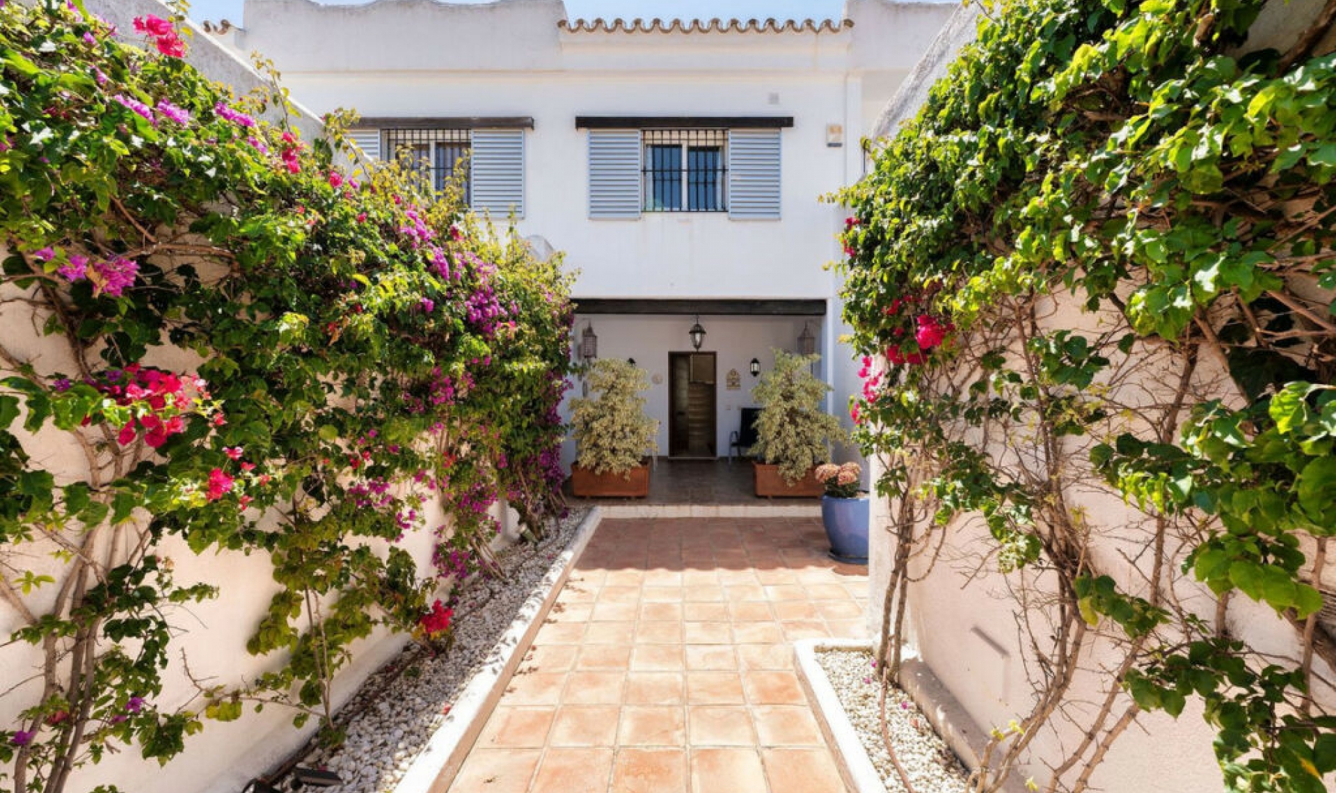 Resale - House -
Nueva Andalucía