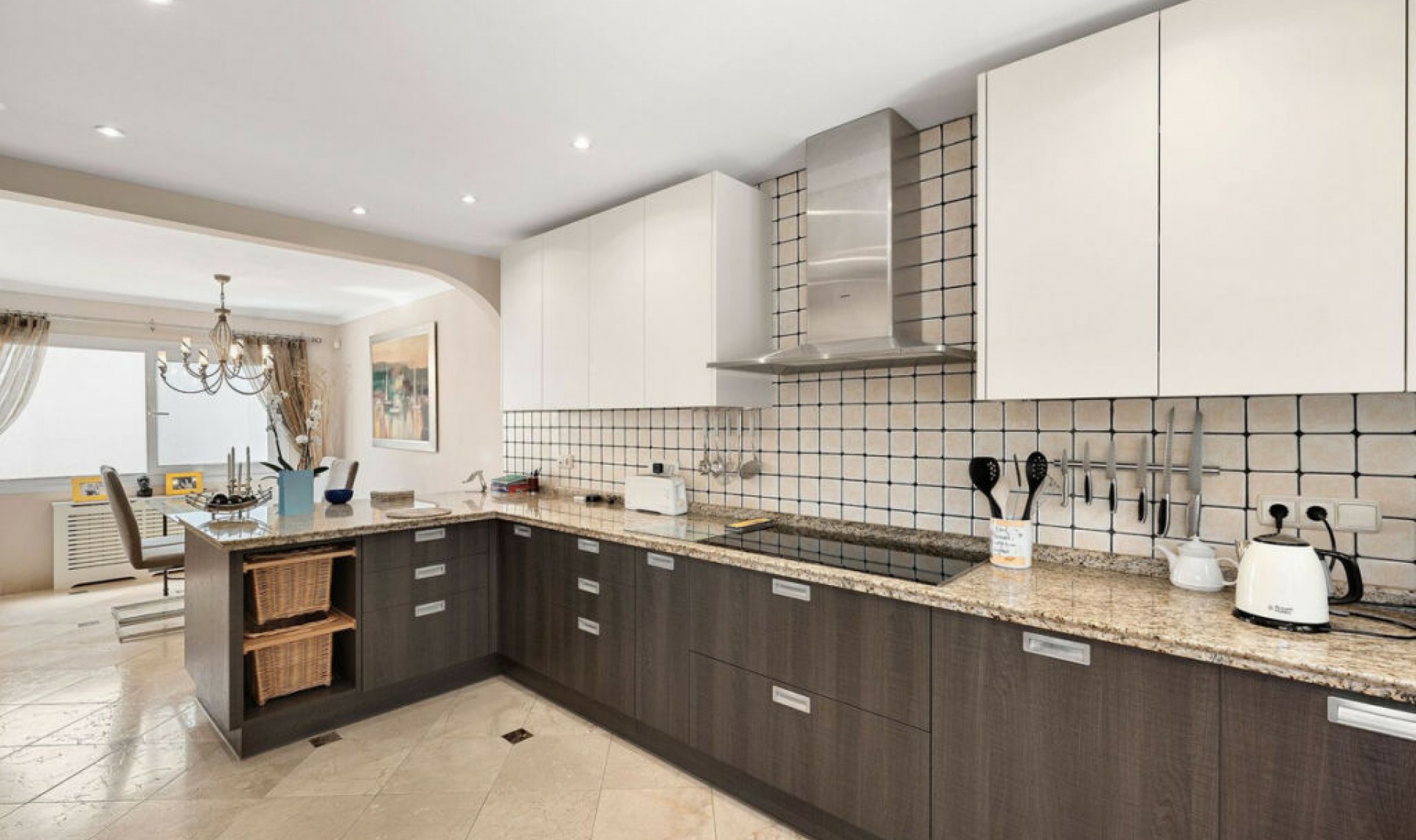 Resale - House -
Nueva Andalucía