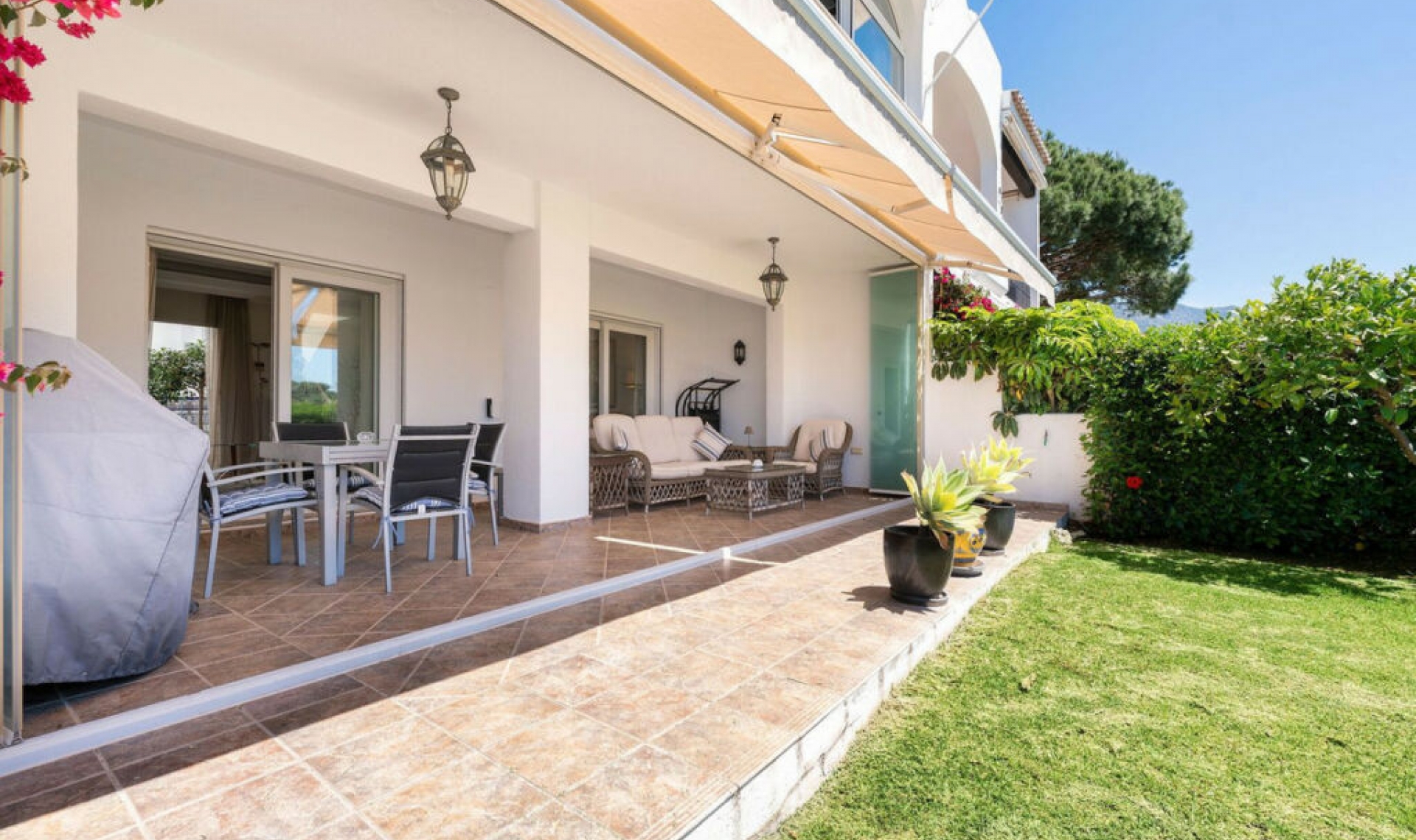 Resale - House -
Nueva Andalucía