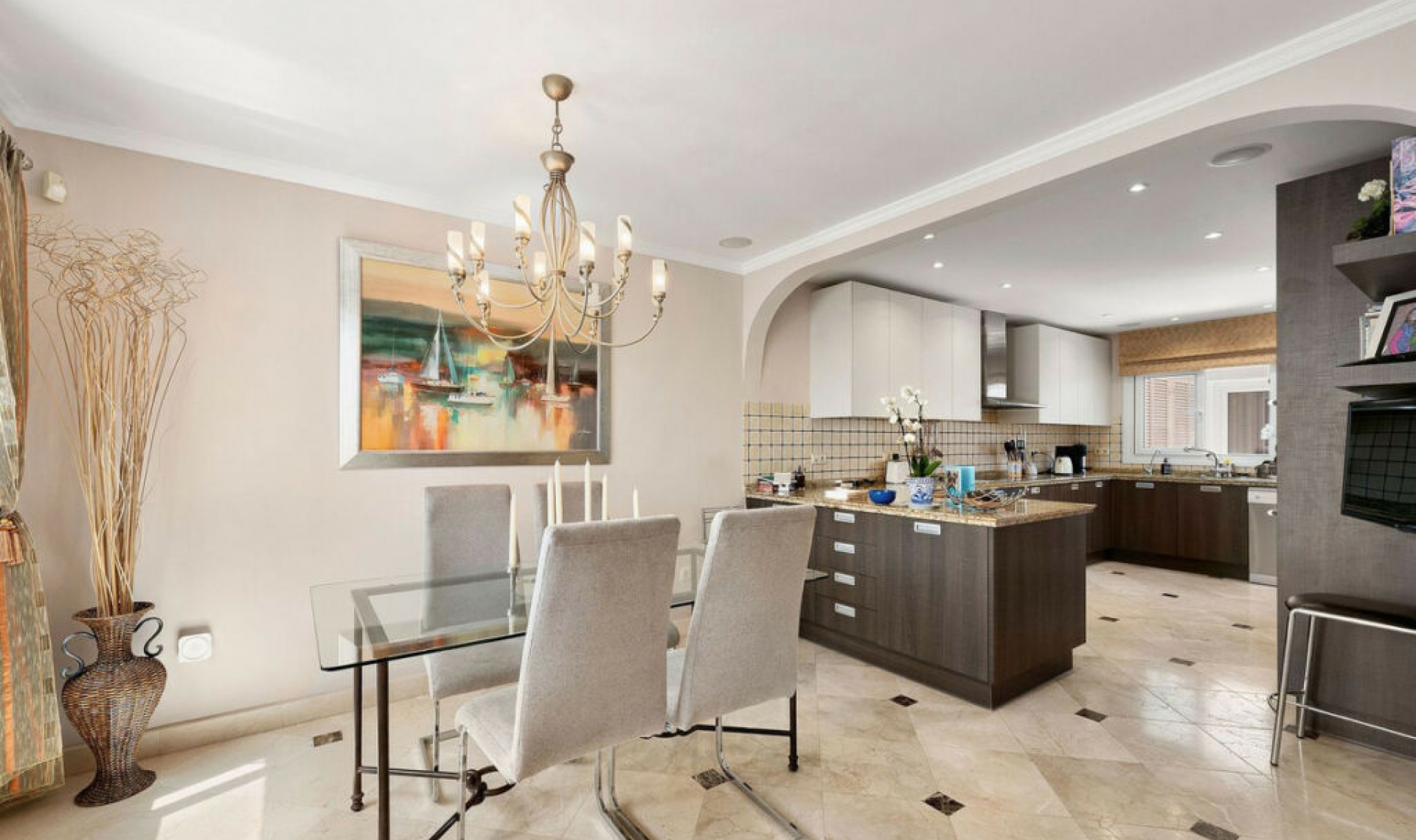 Resale - House -
Nueva Andalucía