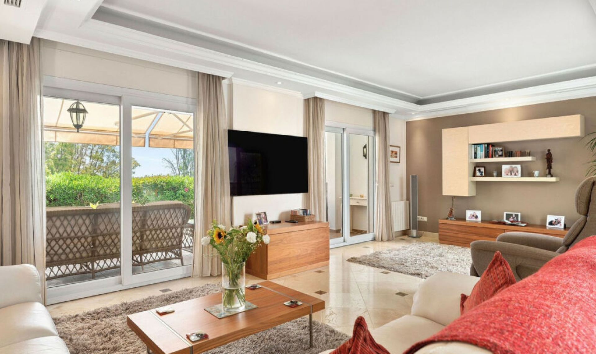 Resale - House -
Nueva Andalucía