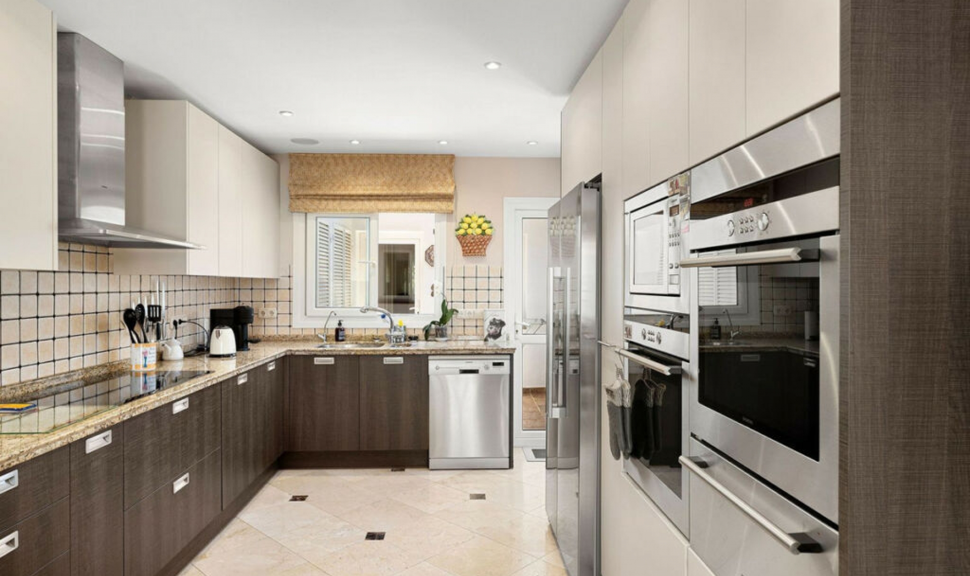 Resale - House -
Nueva Andalucía