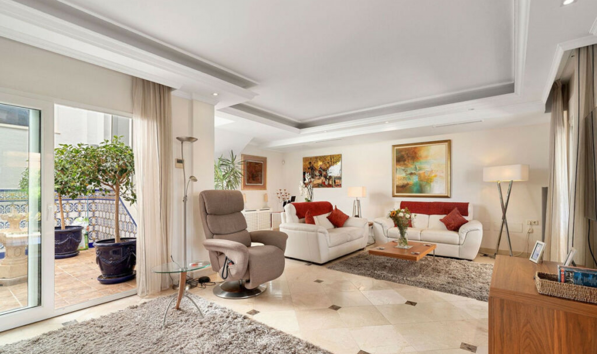 Resale - House -
Nueva Andalucía