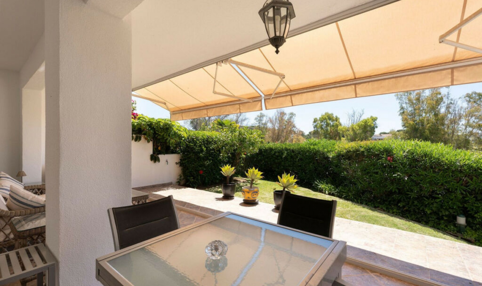 Resale - House -
Nueva Andalucía