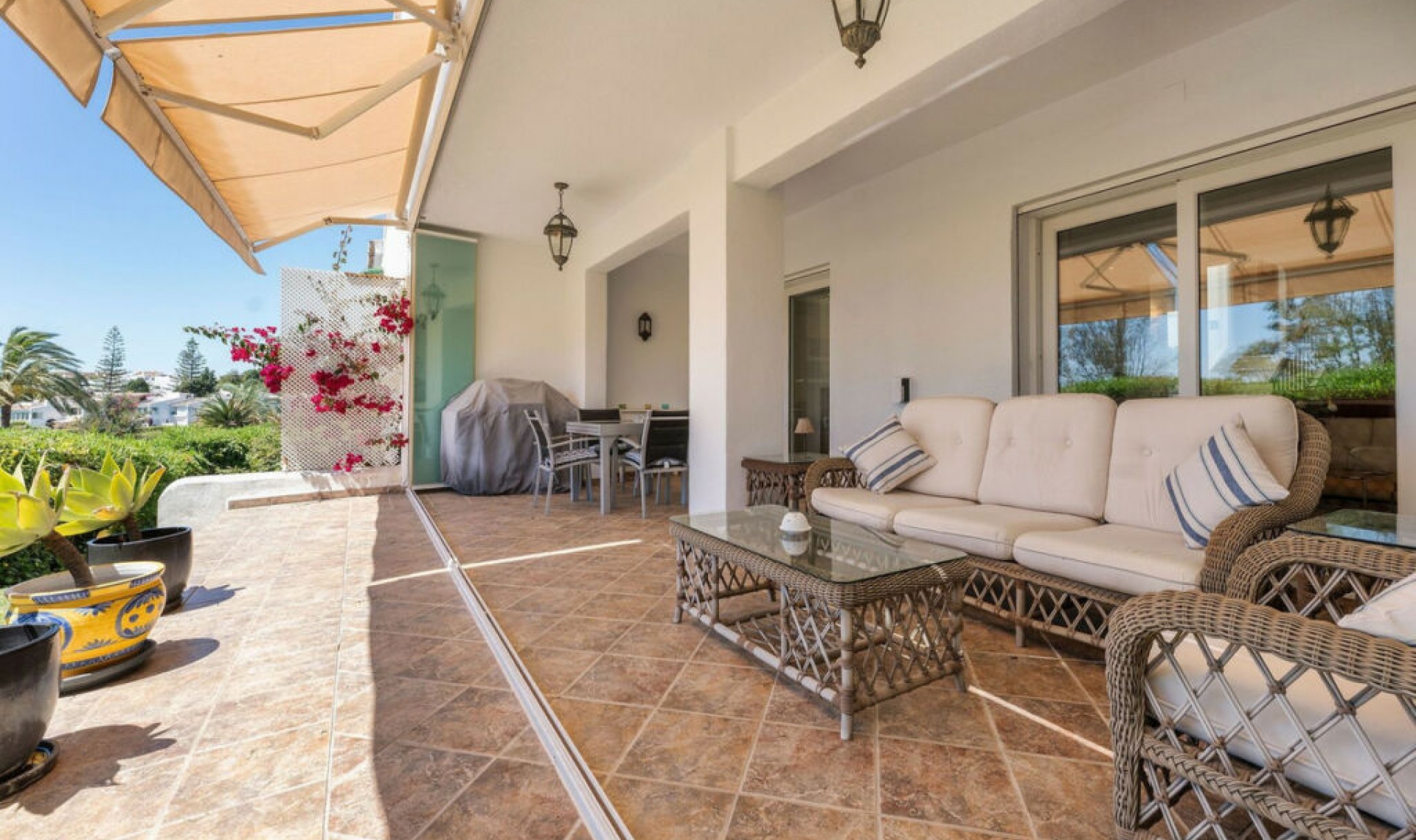 Resale - House -
Nueva Andalucía