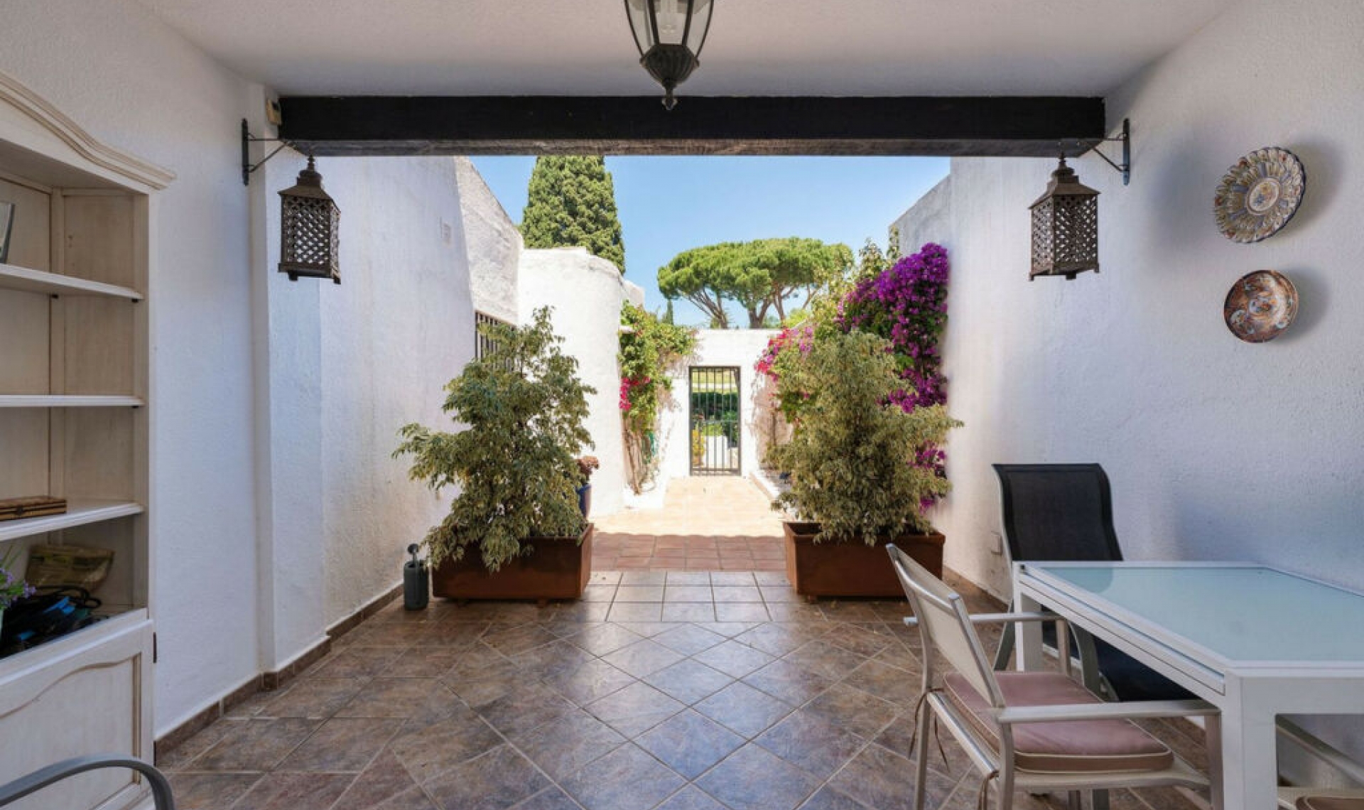 Resale - House -
Nueva Andalucía