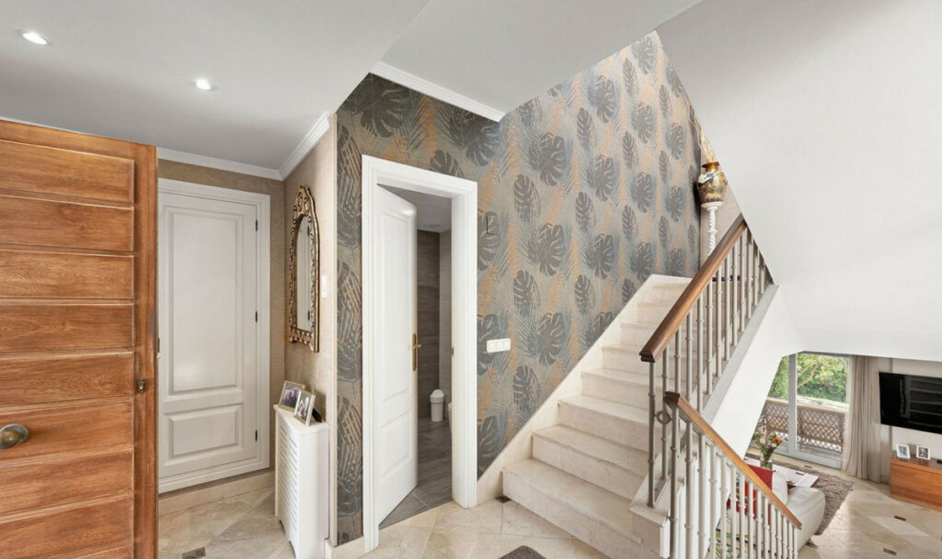 Resale - House -
Nueva Andalucía