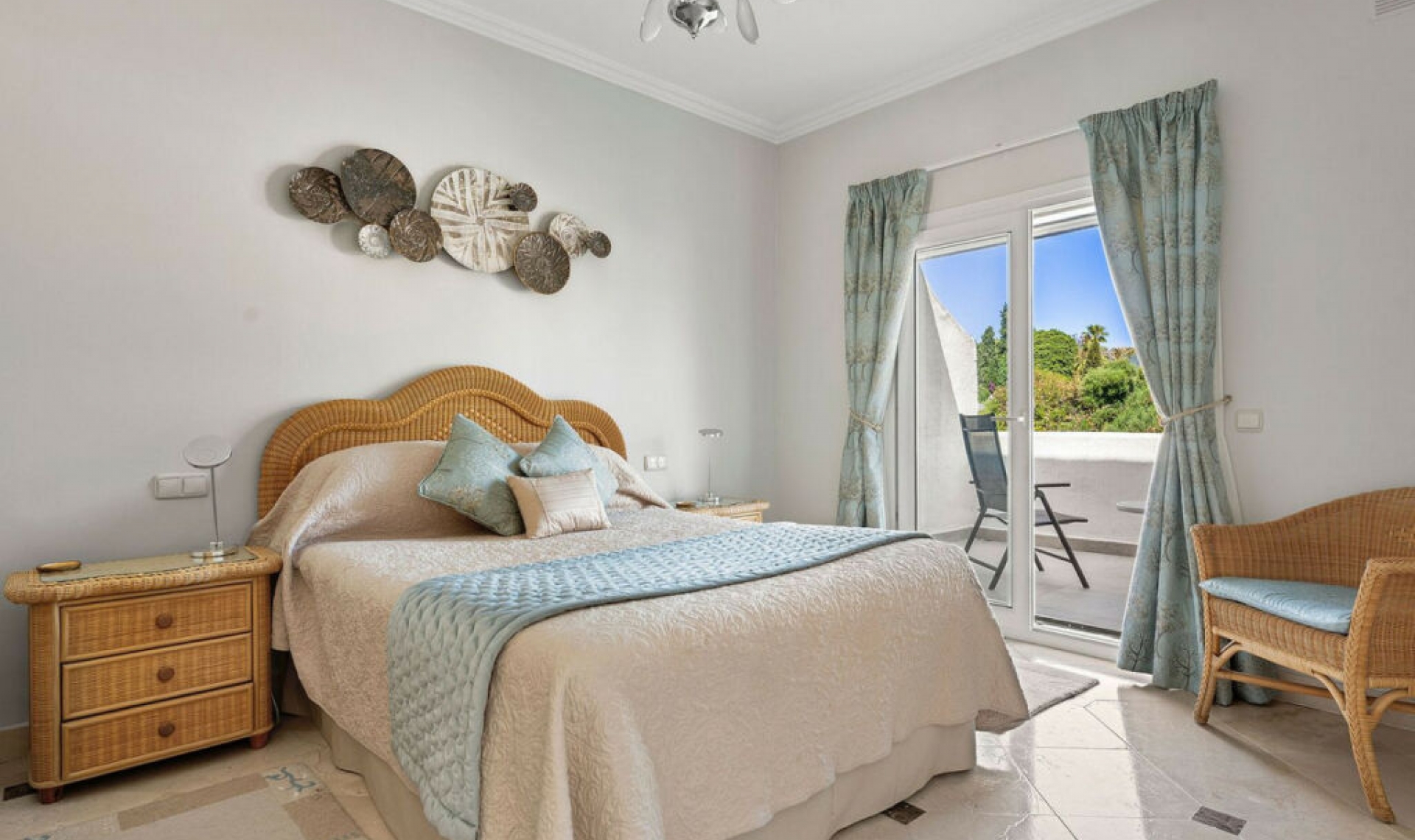 Resale - House -
Nueva Andalucía