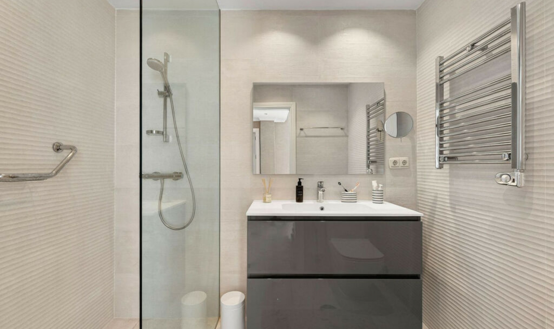 Resale - House -
Nueva Andalucía