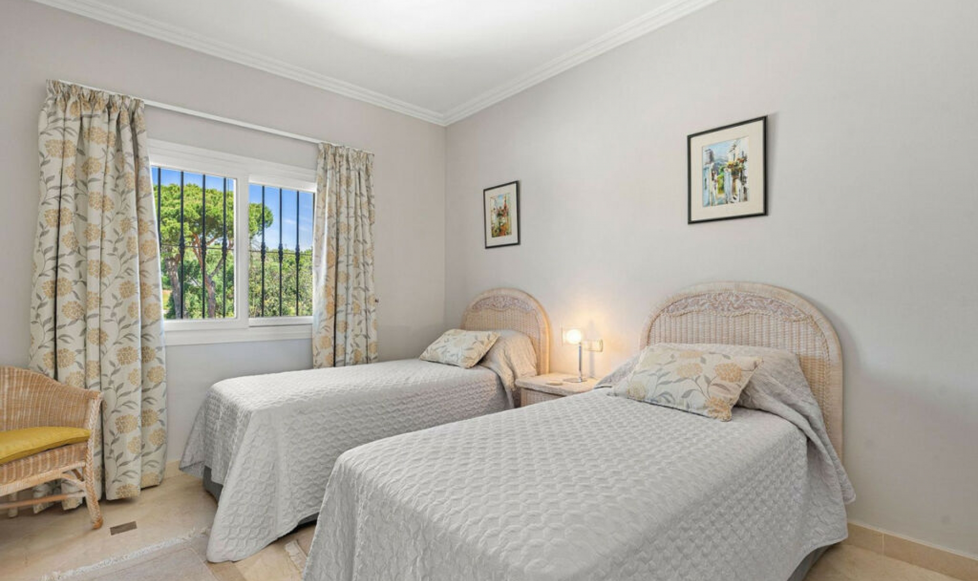 Resale - House -
Nueva Andalucía