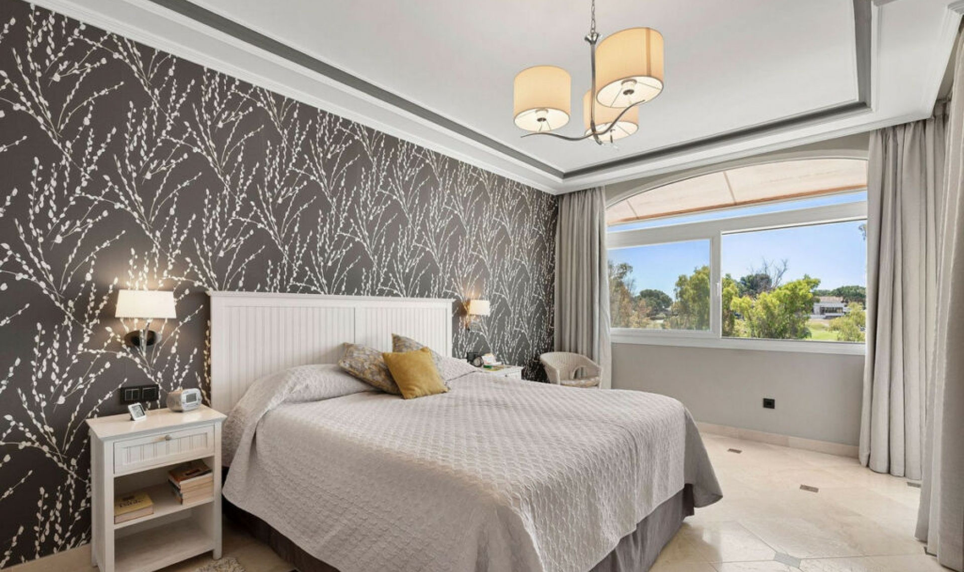 Resale - House -
Nueva Andalucía