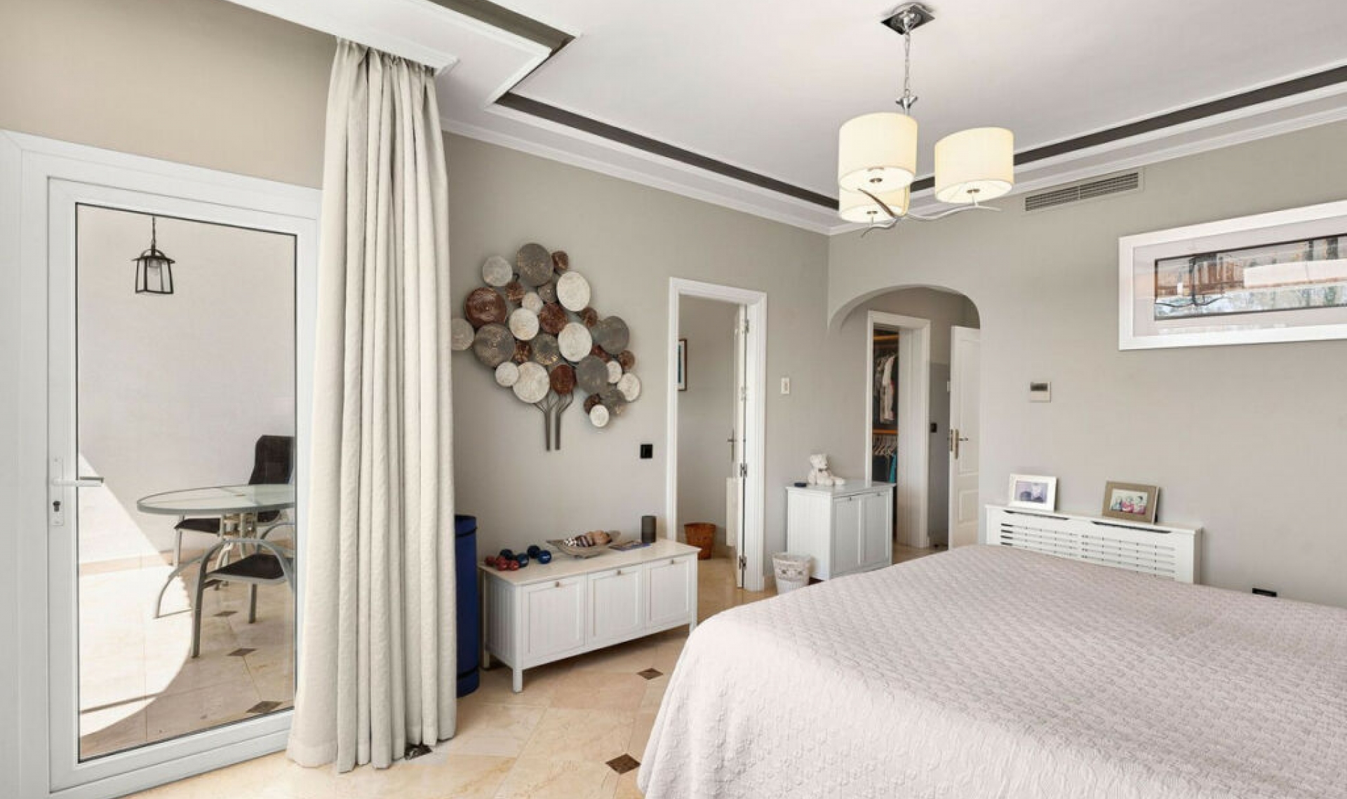 Resale - House -
Nueva Andalucía