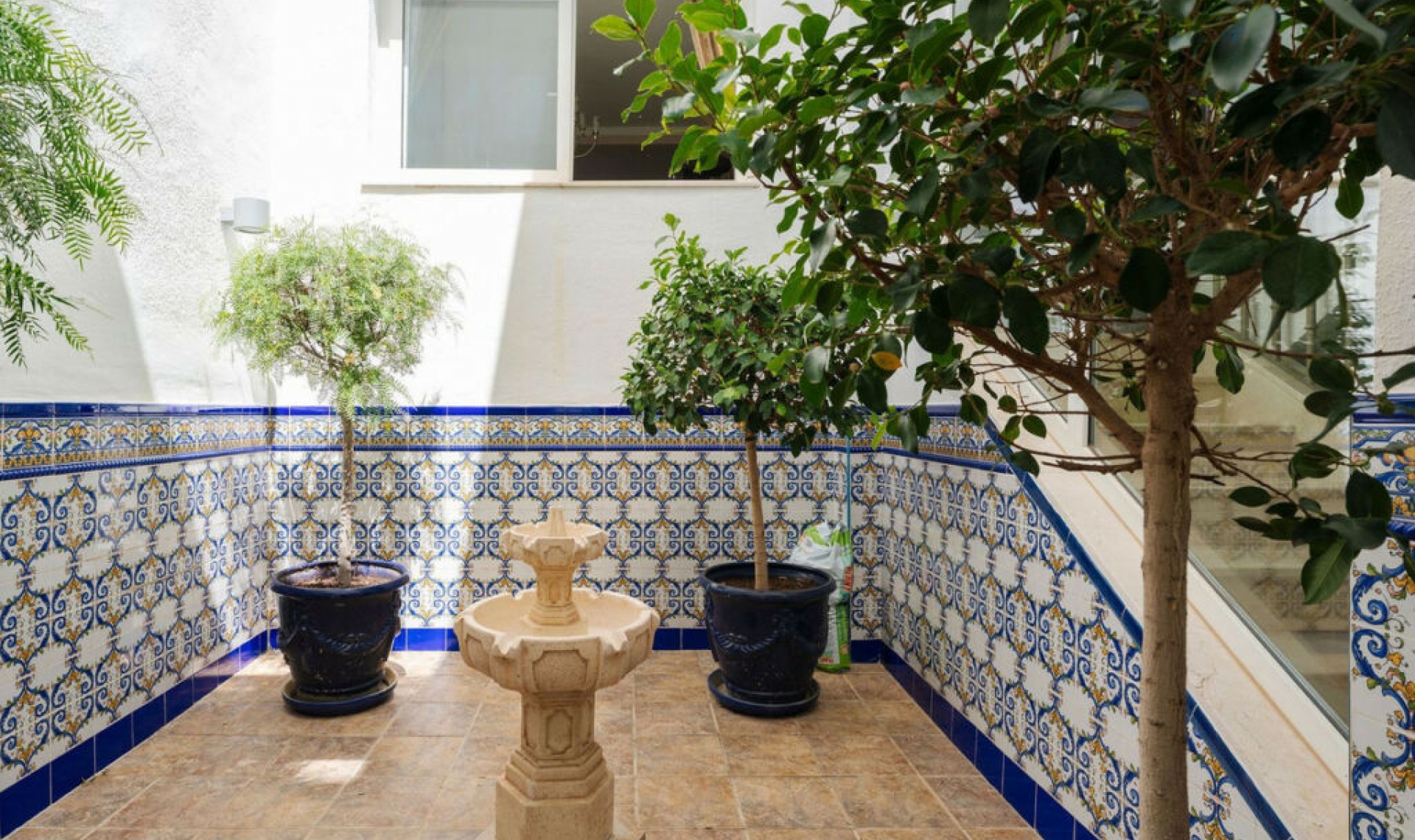 Resale - House -
Nueva Andalucía