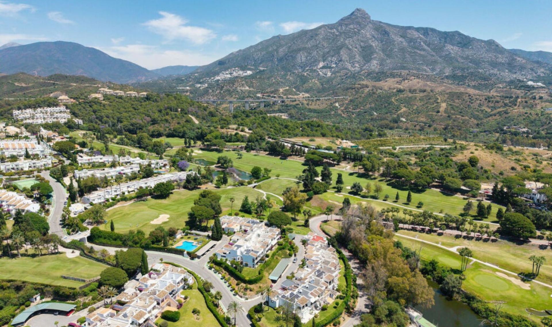 Resale - House -
Nueva Andalucía