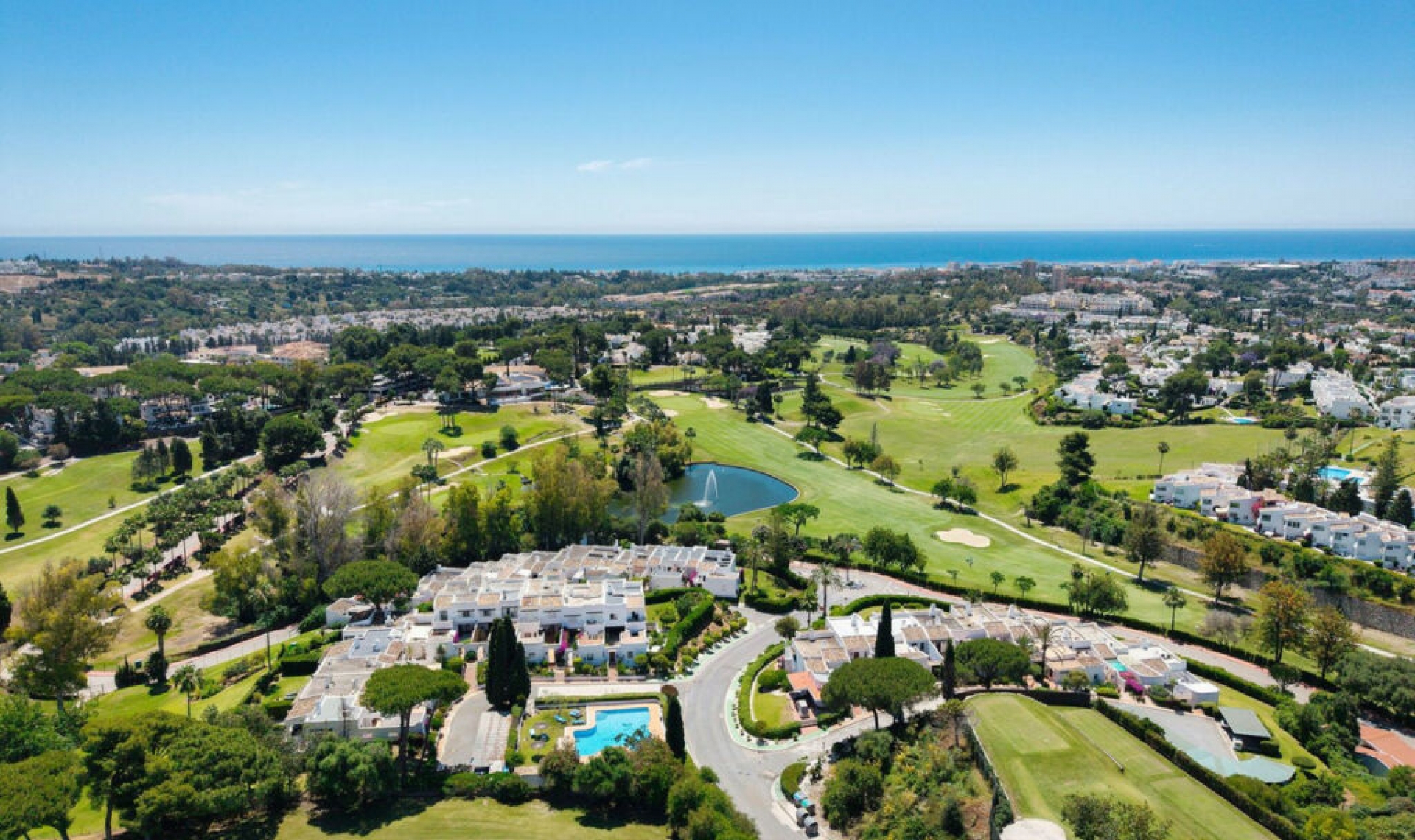 Resale - House -
Nueva Andalucía