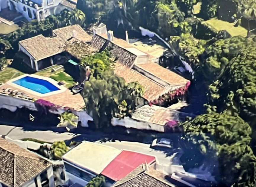 Resale - House -
Nueva Andalucía