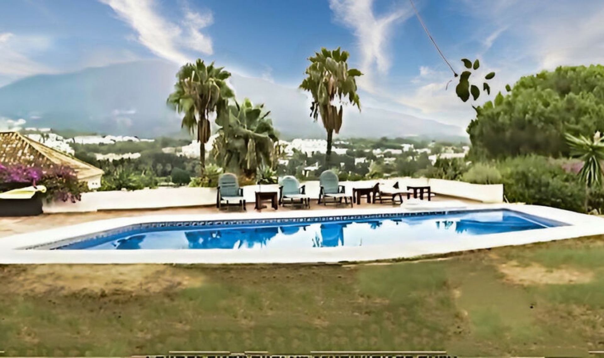 Resale - House -
Nueva Andalucía