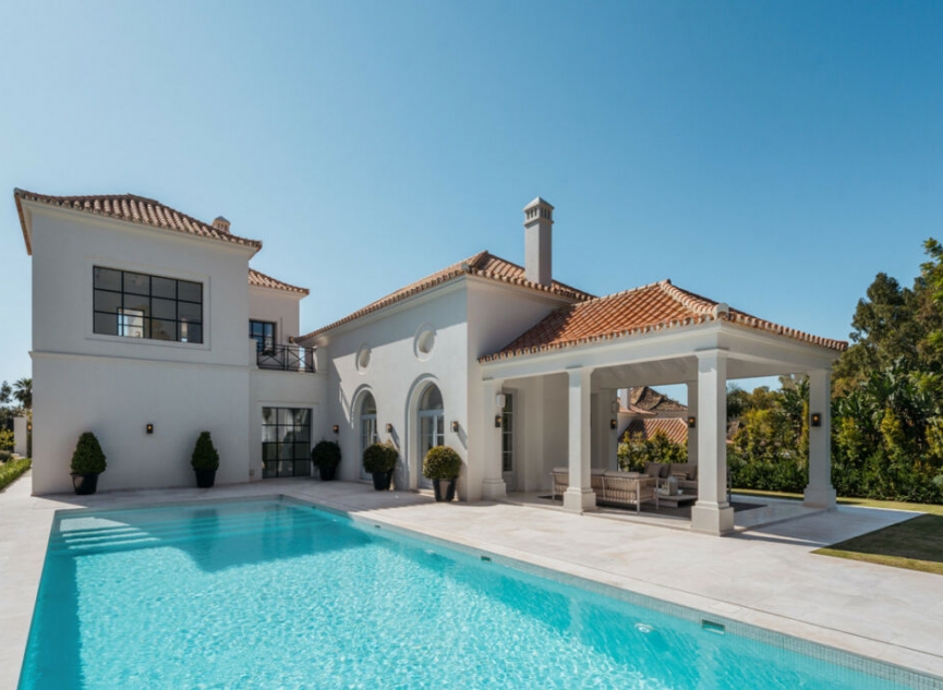 Resale - House -
Nueva Andalucía