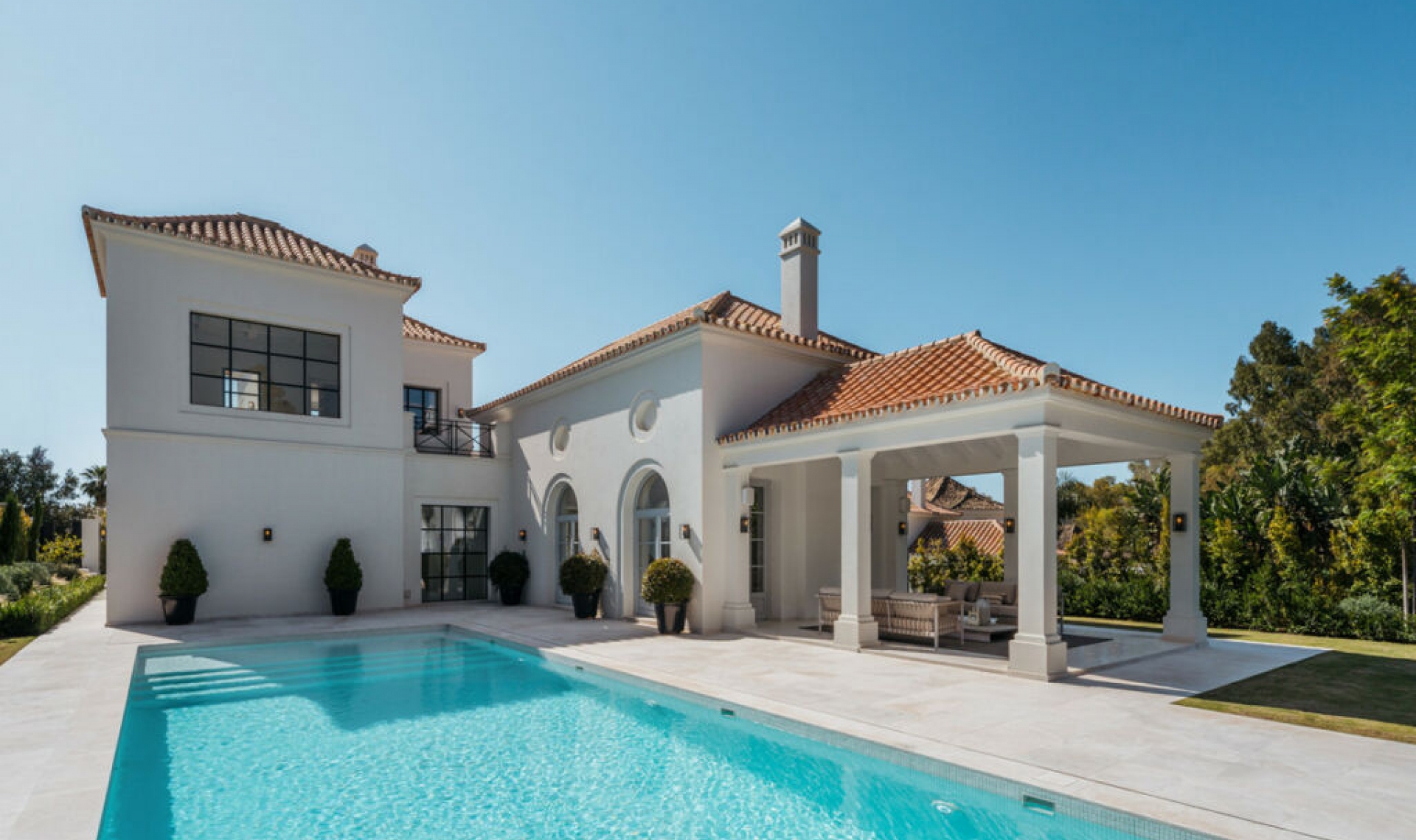 Resale - House -
Nueva Andalucía