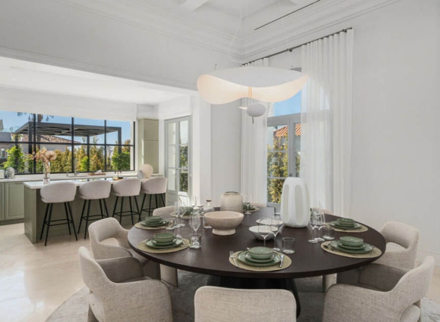 Resale - House -
Nueva Andalucía