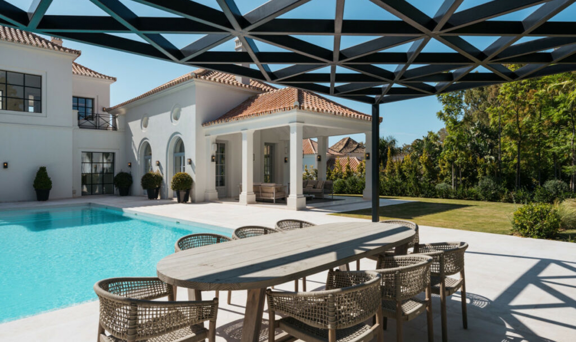 Resale - House -
Nueva Andalucía