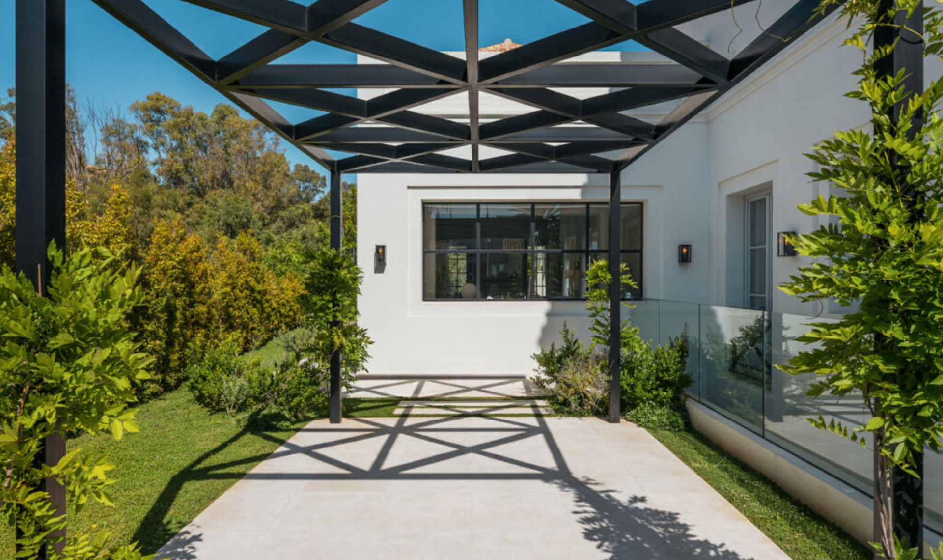 Resale - House -
Nueva Andalucía