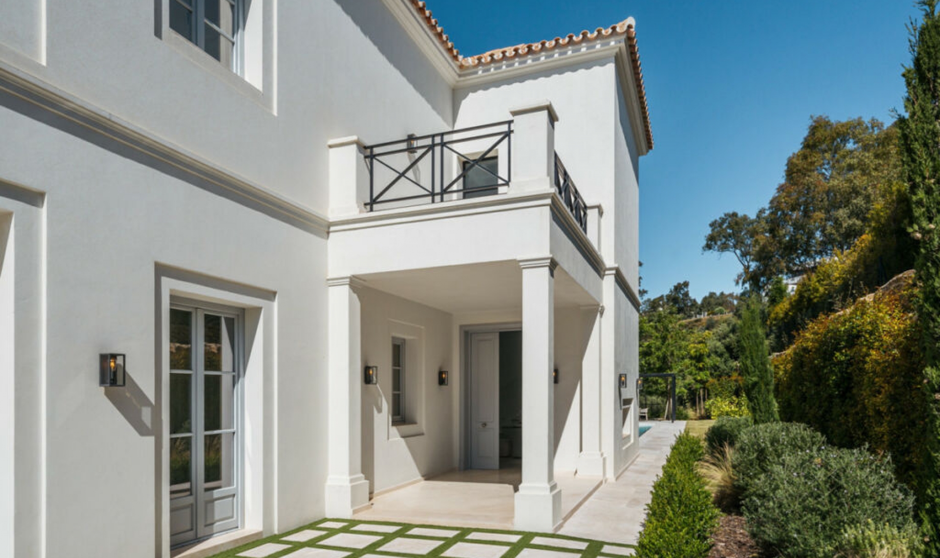 Resale - House -
Nueva Andalucía