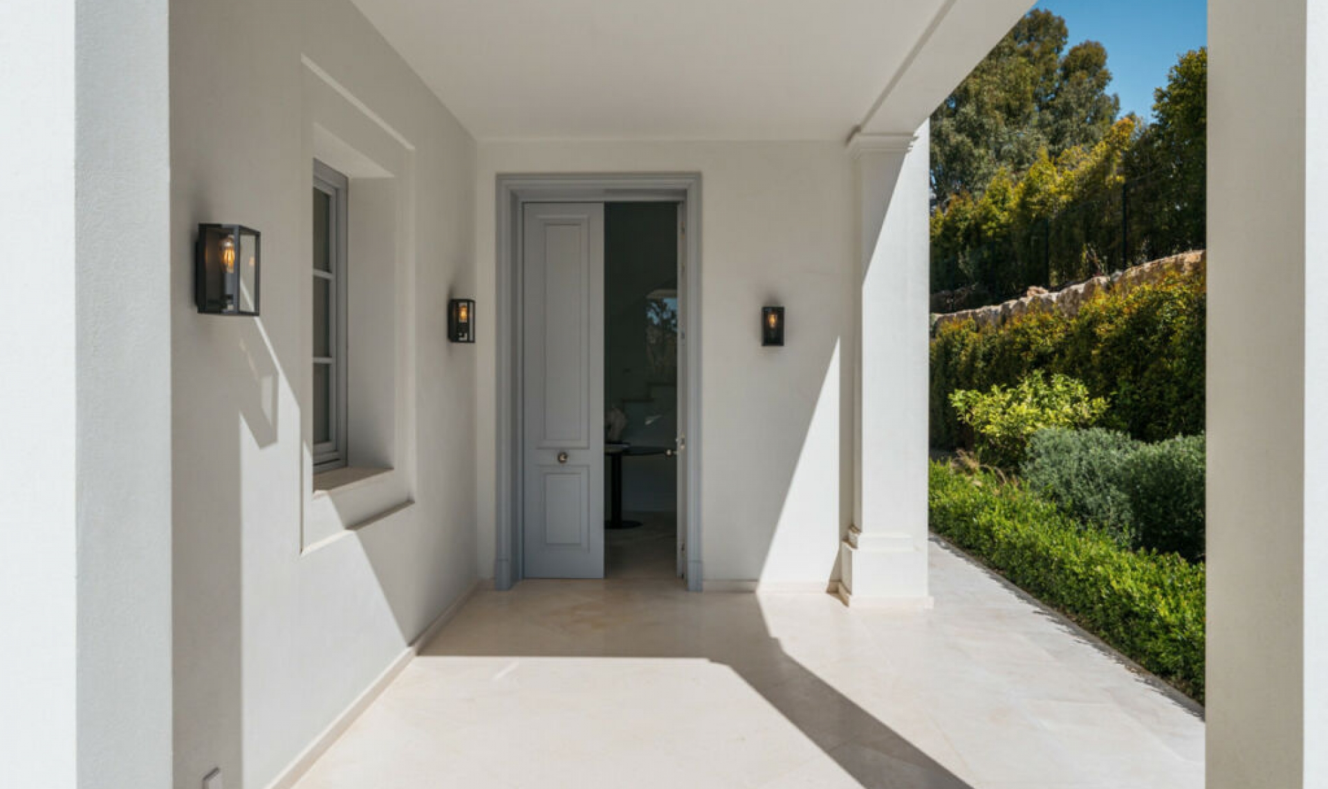 Resale - House -
Nueva Andalucía