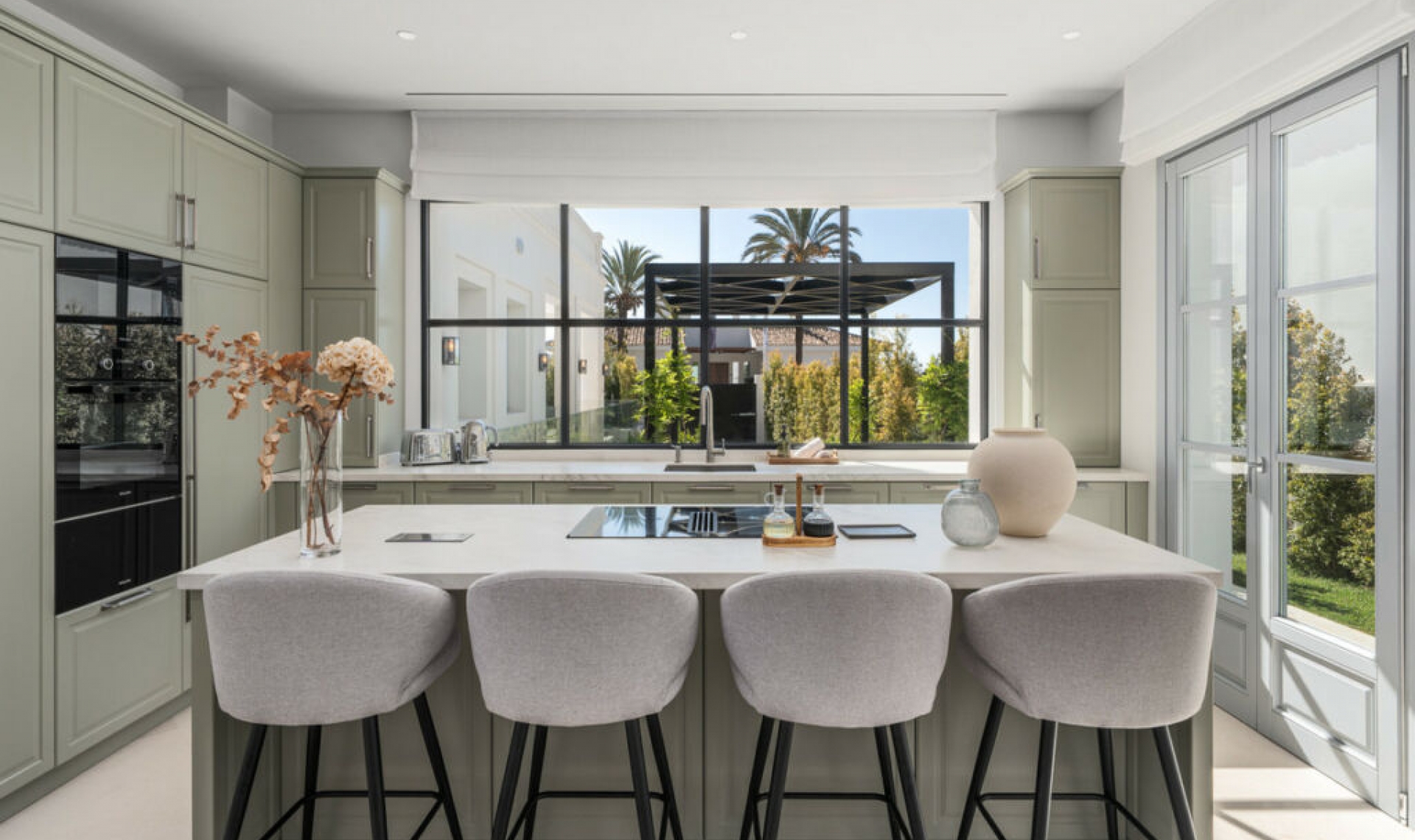 Resale - House -
Nueva Andalucía