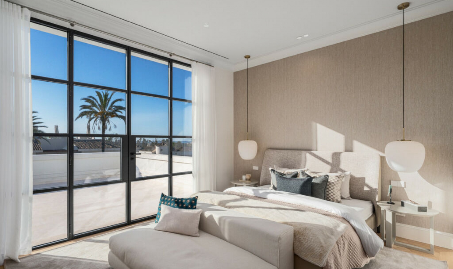 Resale - House -
Nueva Andalucía