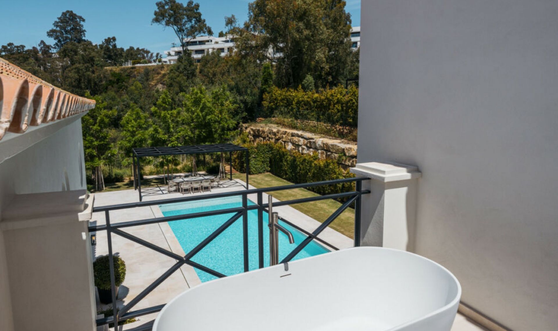 Resale - House -
Nueva Andalucía